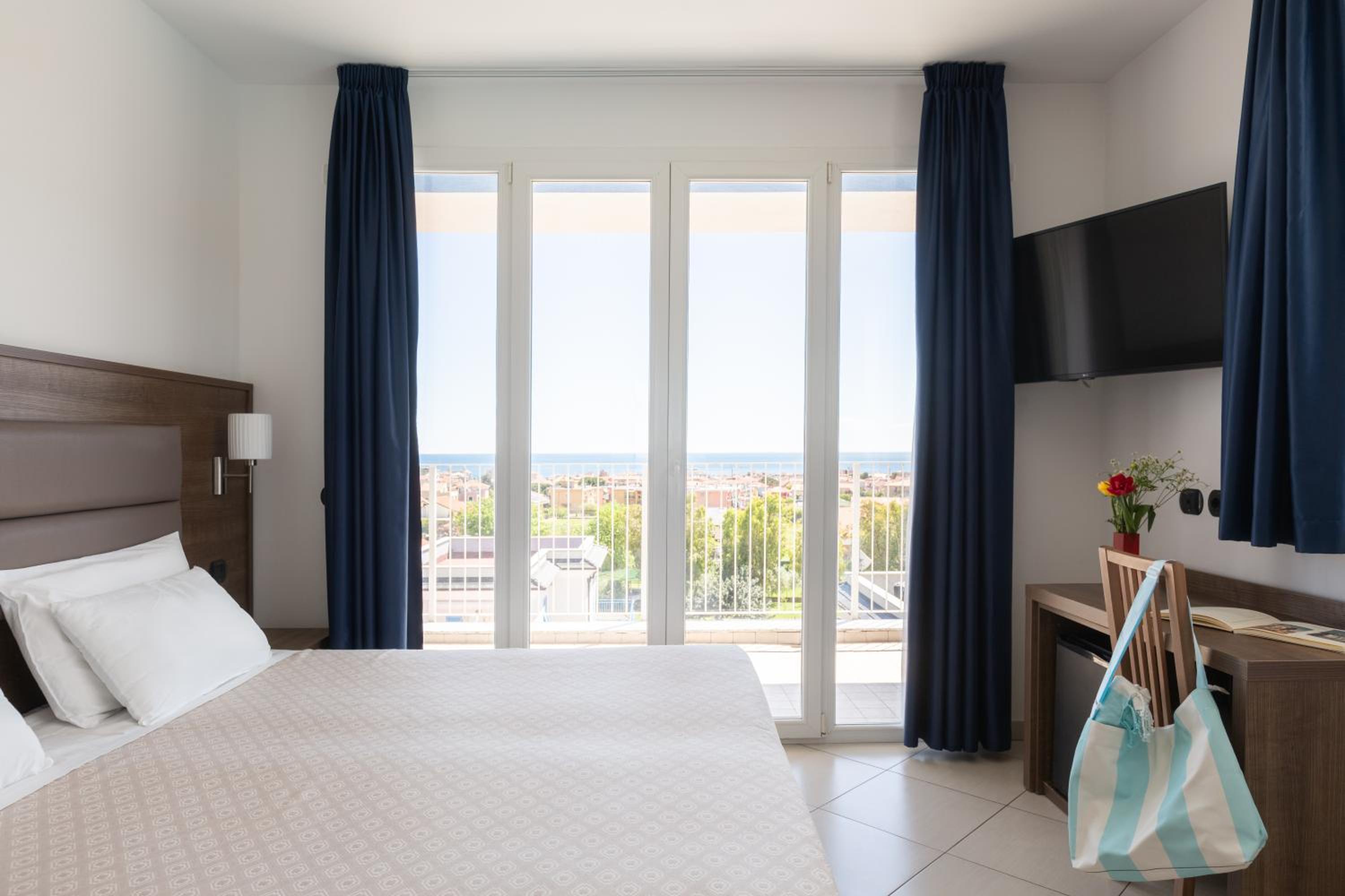 Double Room with Sea View photo 1