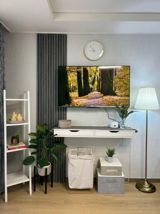 One-Bedroom Apartment with Balcony photo 1