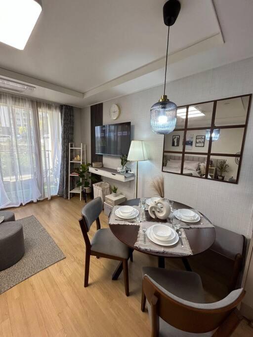 One-Bedroom Apartment with Balcony photo 2