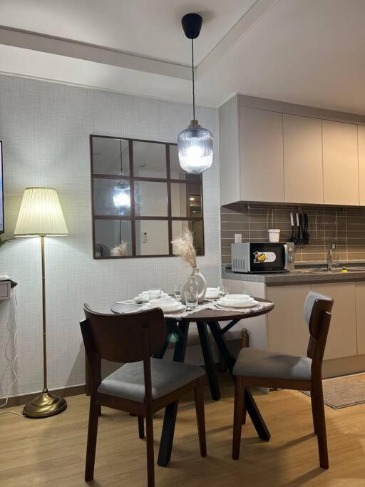 One-Bedroom Apartment with Balcony photo 3