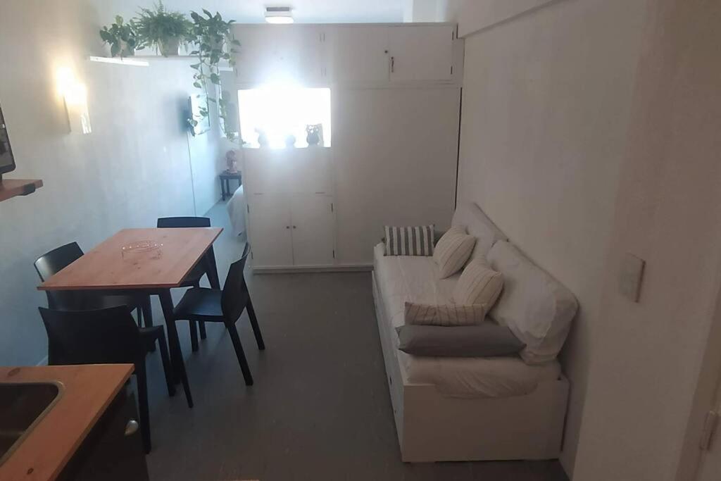 One-Bedroom Apartment photo 3