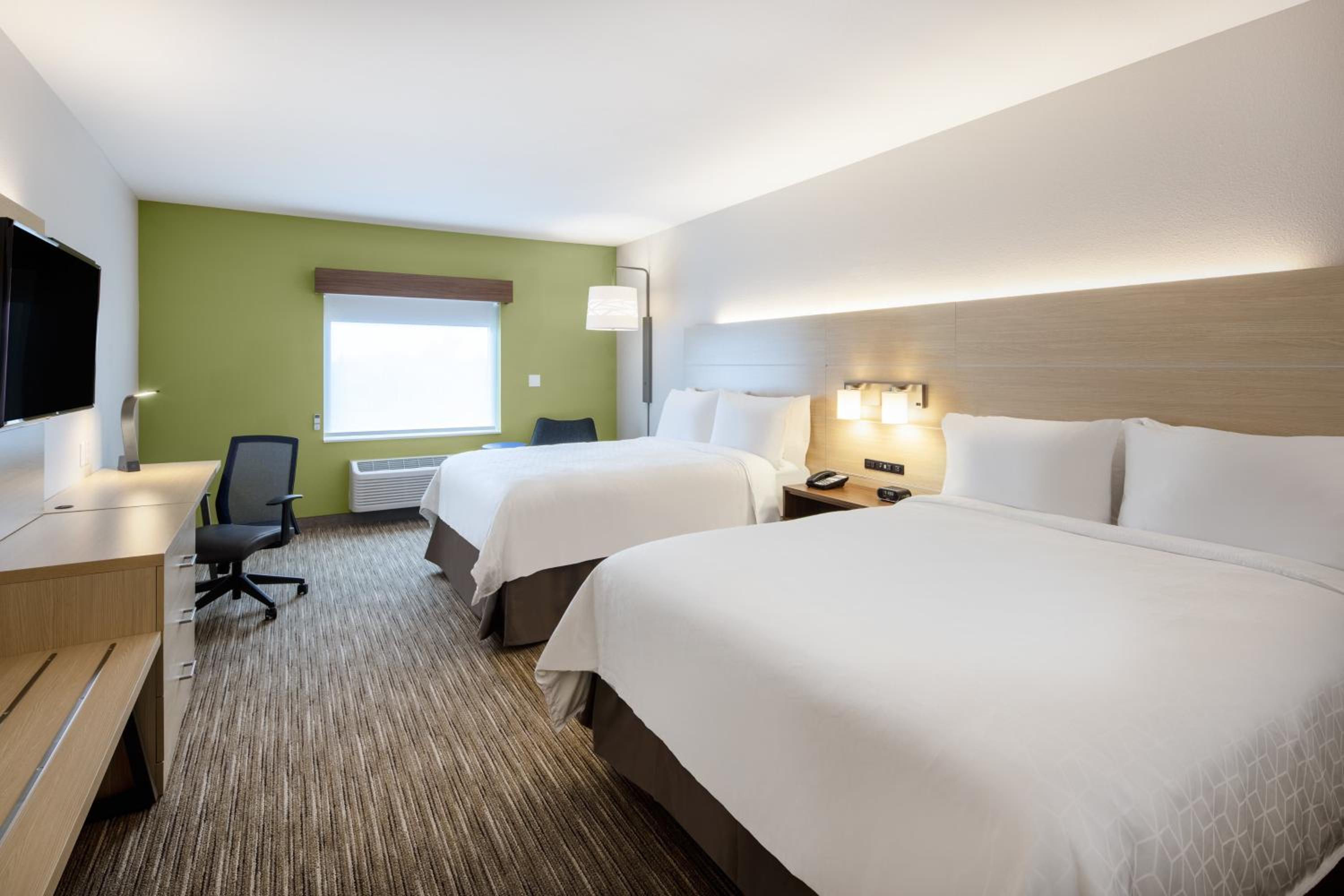 Standard Room with Two Queen Beds - Photo 1