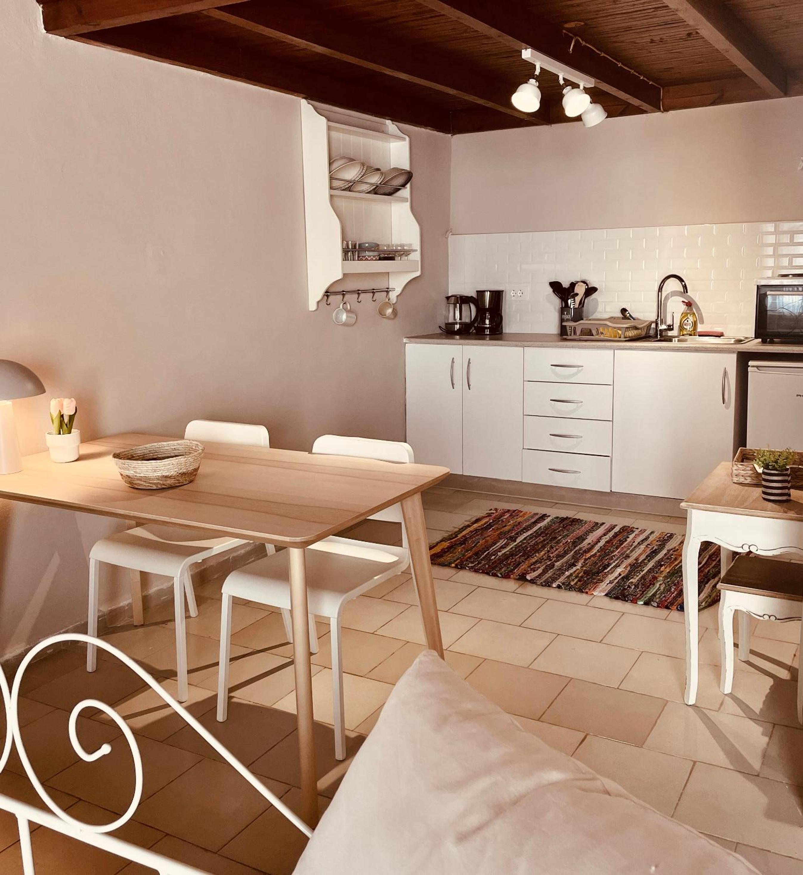 Large studio with Loft Bedroom photo 3