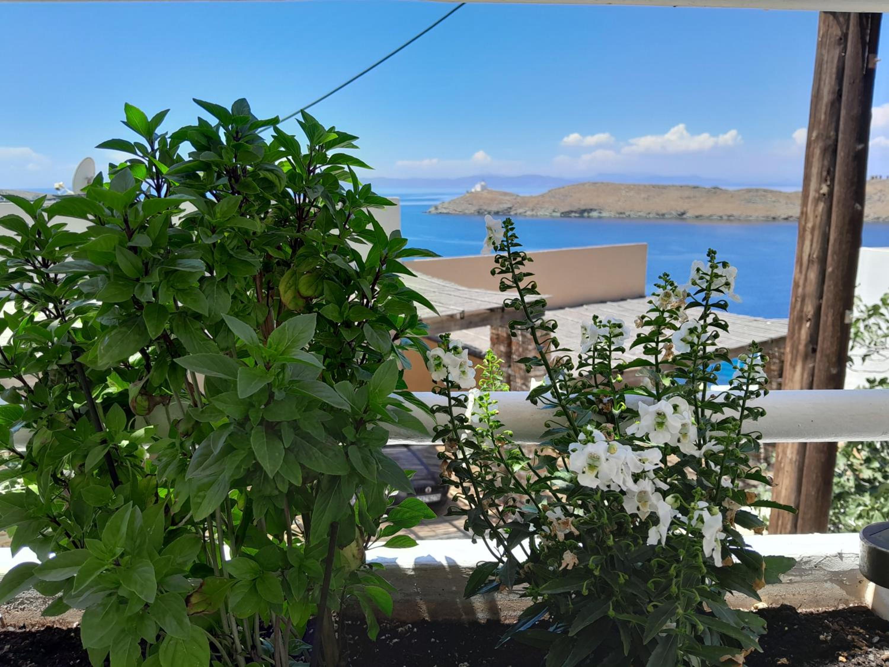 Standard Triple Room with Sea View photo 3