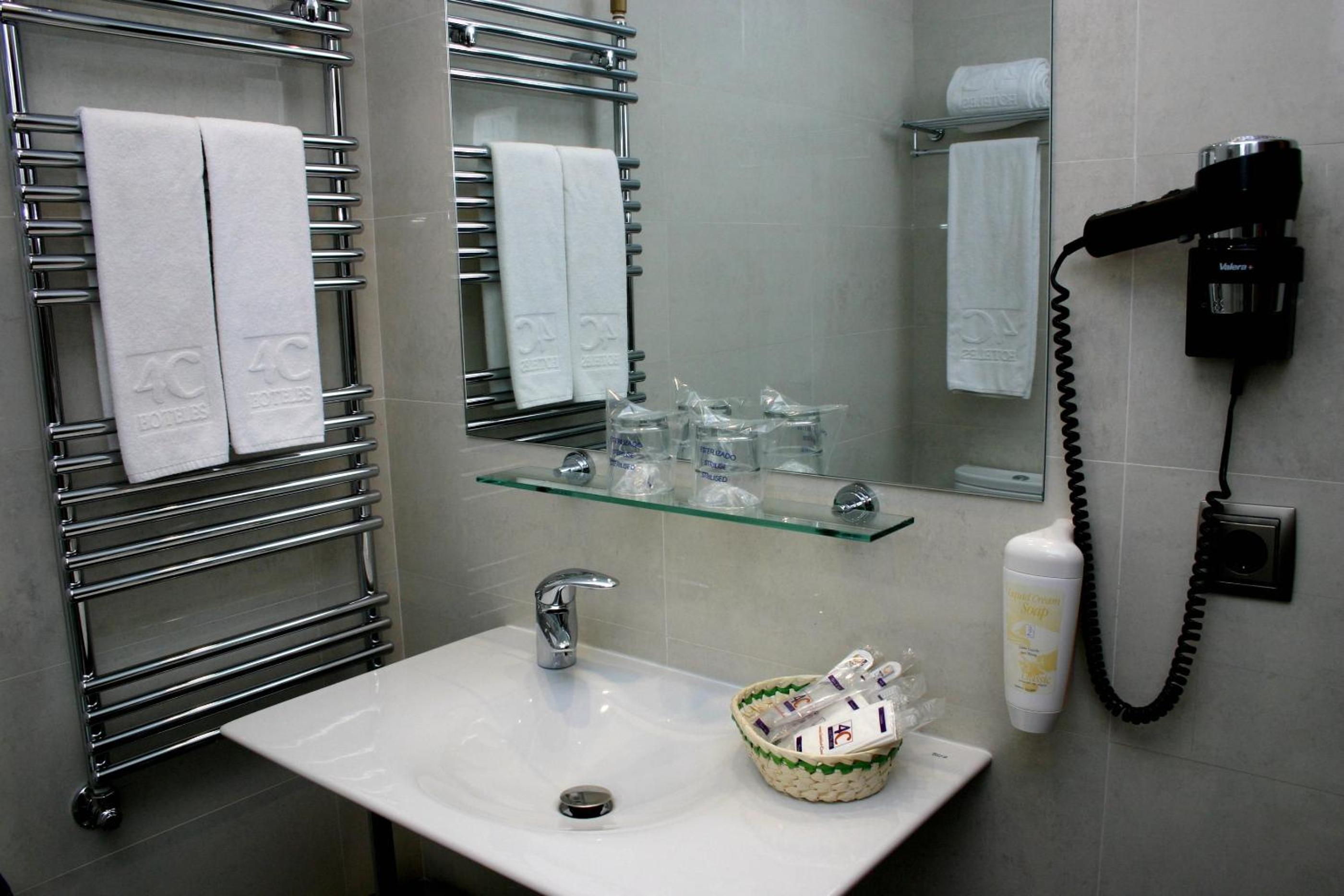 Double Room - Photo 3