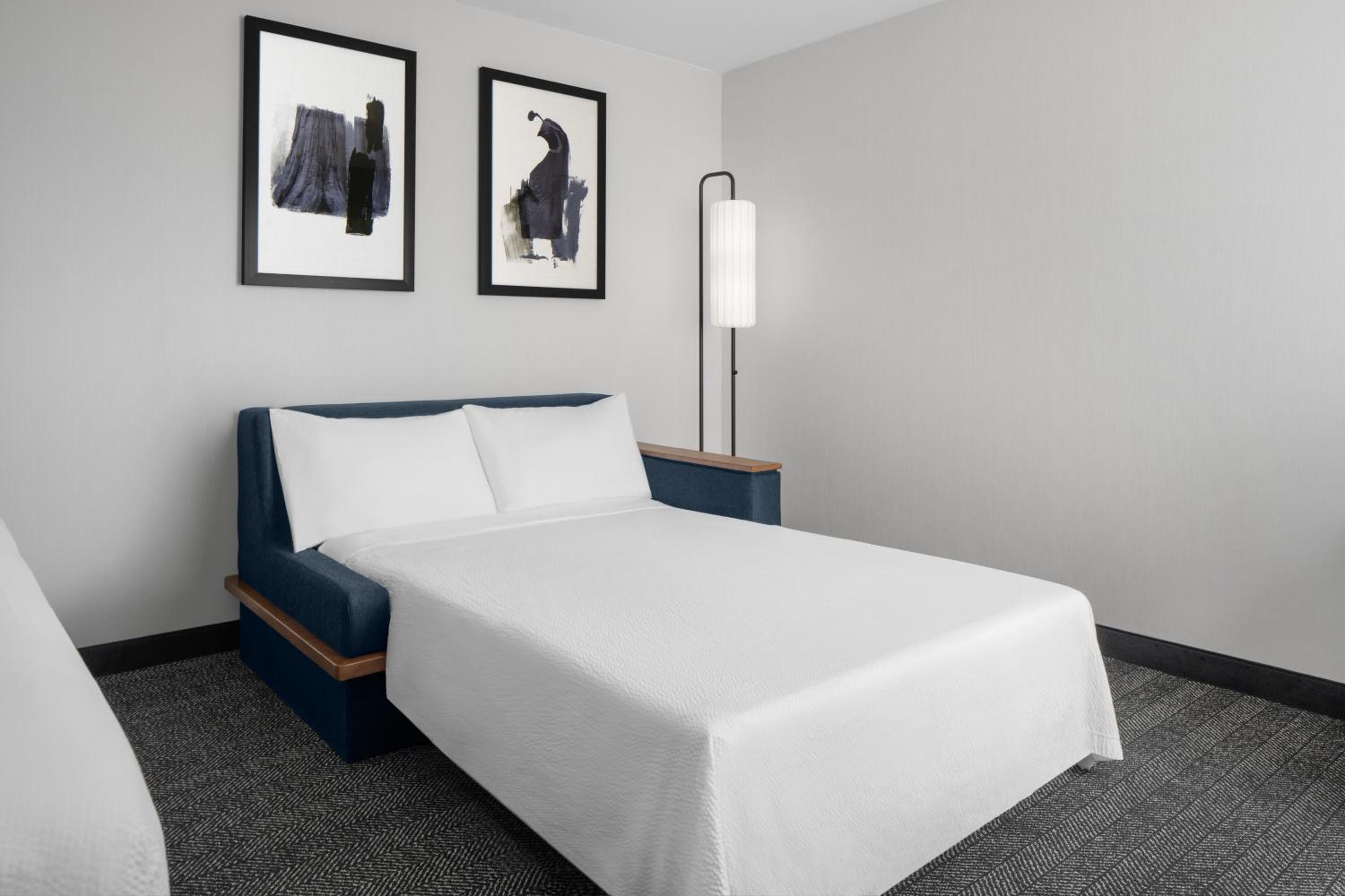 King Room with Sofa Bed - Photo 8