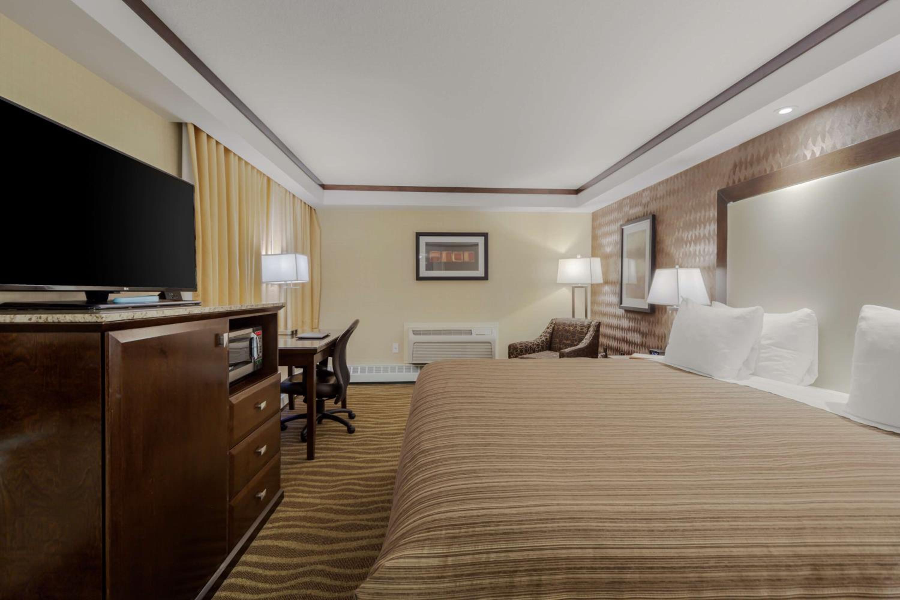 King Room - Non-Smoking - Photo 2