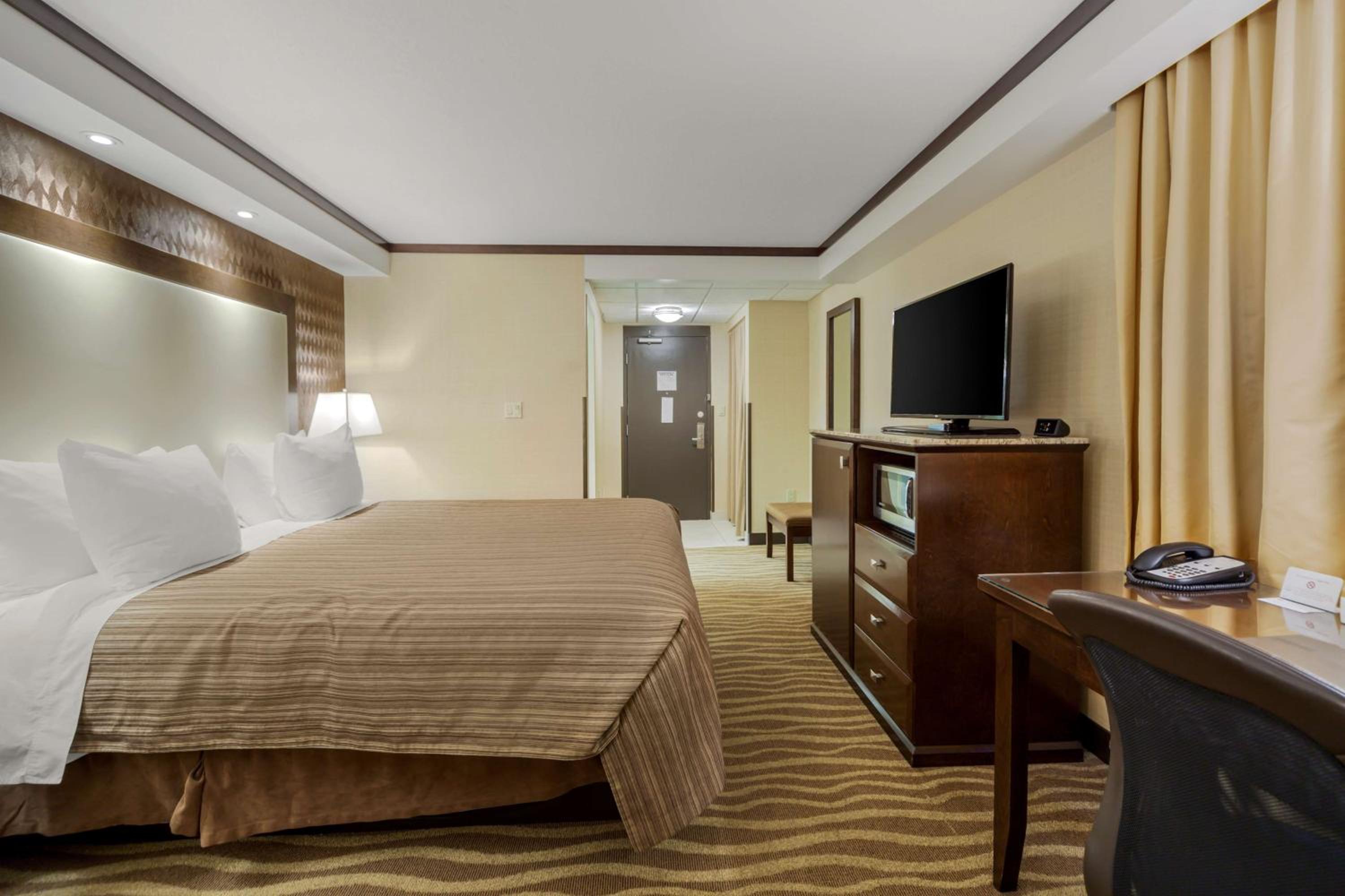 King Room - Non-Smoking - Photo 3