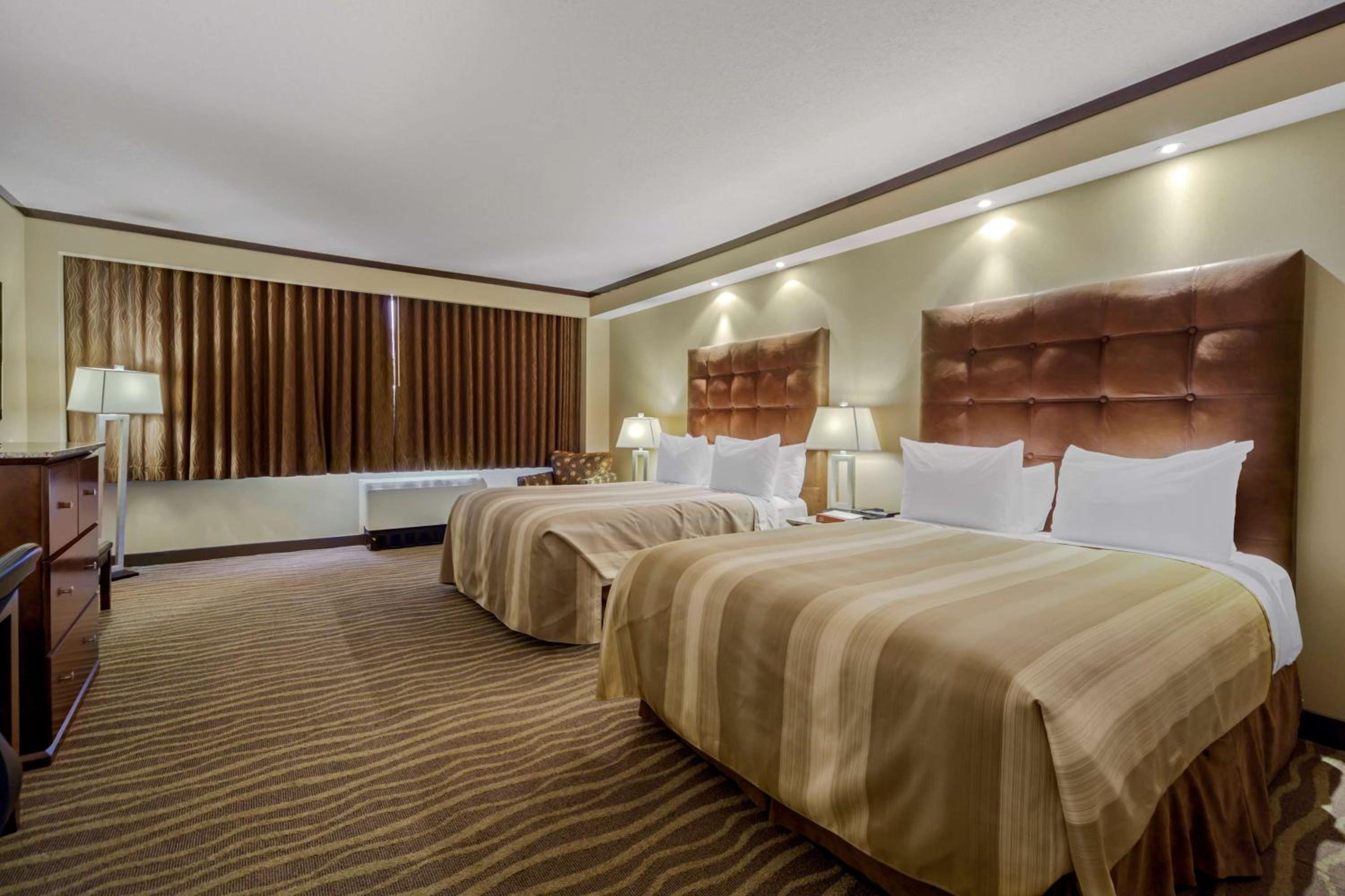 Queen Room with Two Queen Beds and Tub - Mobility Accessible/Non-Smoking