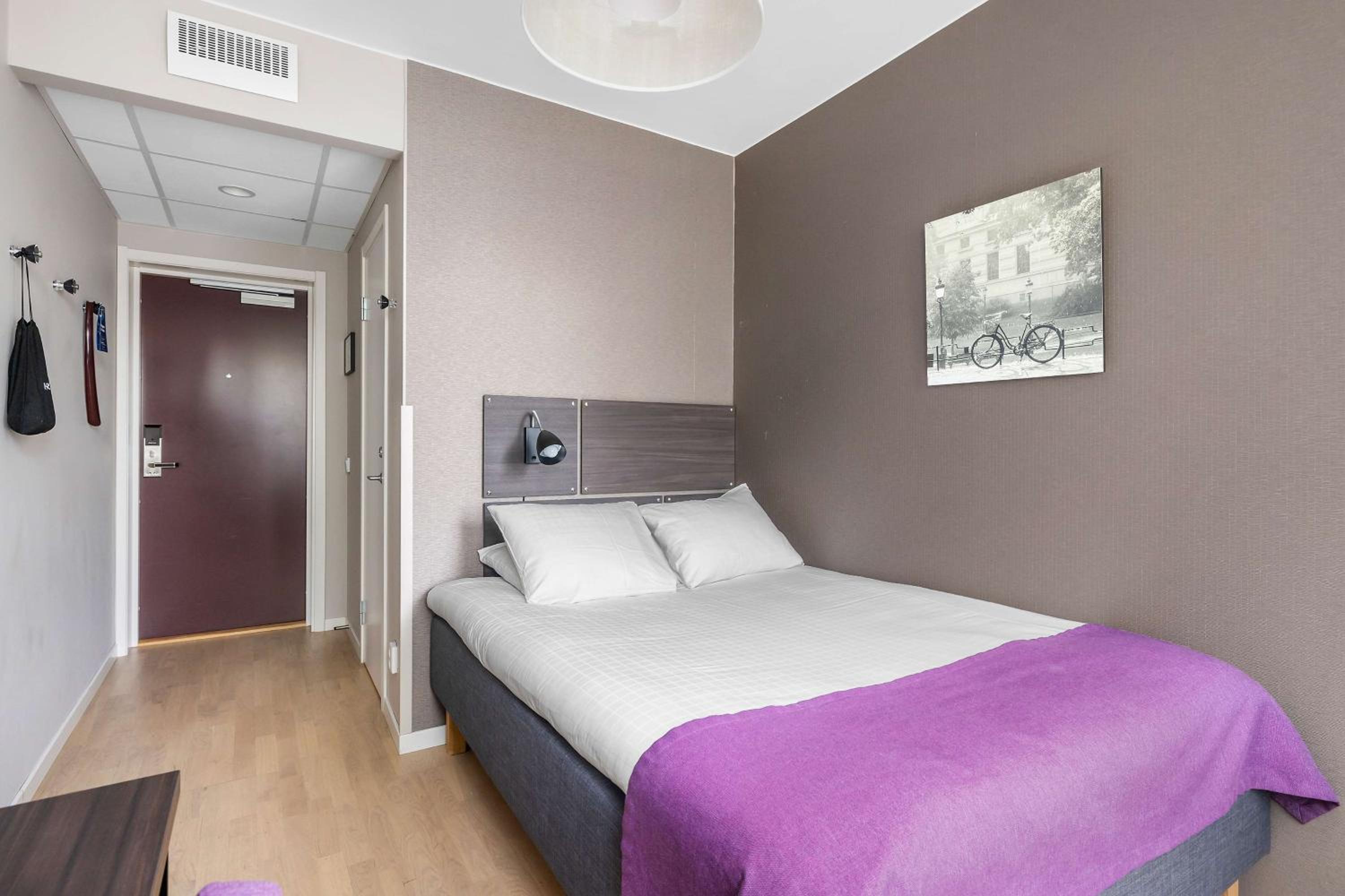 Double Economy Room - Photo 7