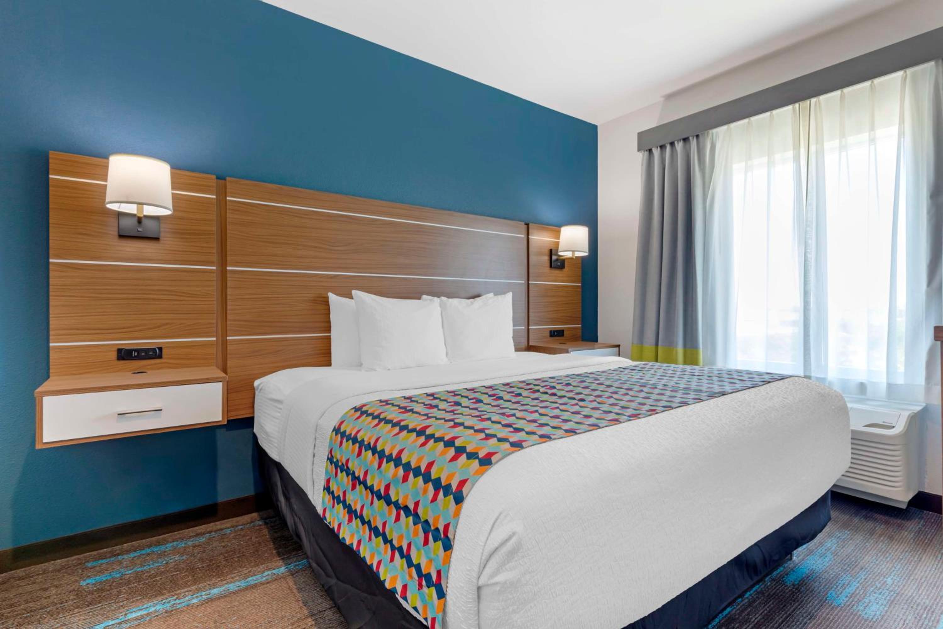 Two-Bedrooms King Suite - Photo 2