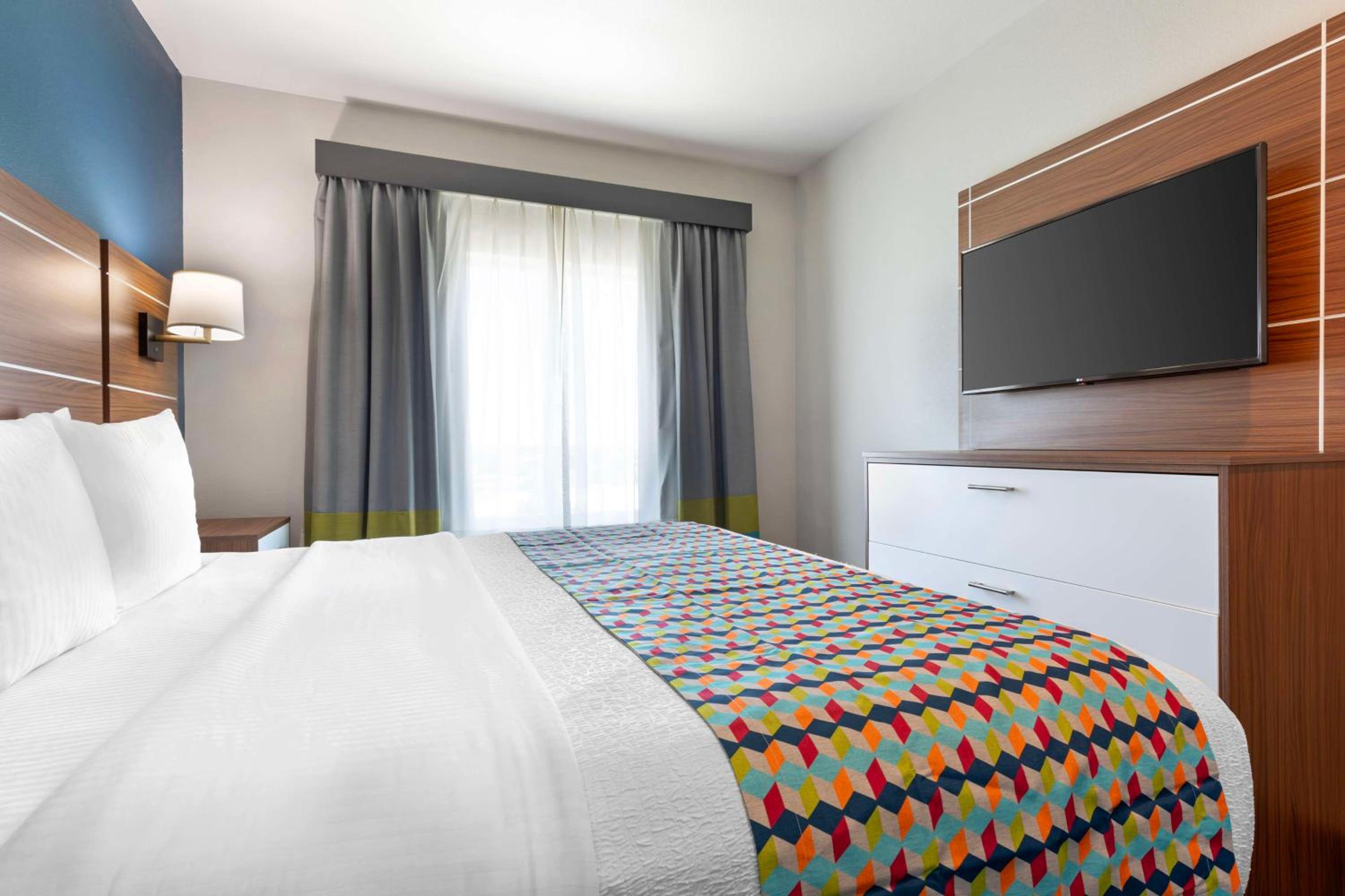 Two-Bedrooms King Suite - Photo 3