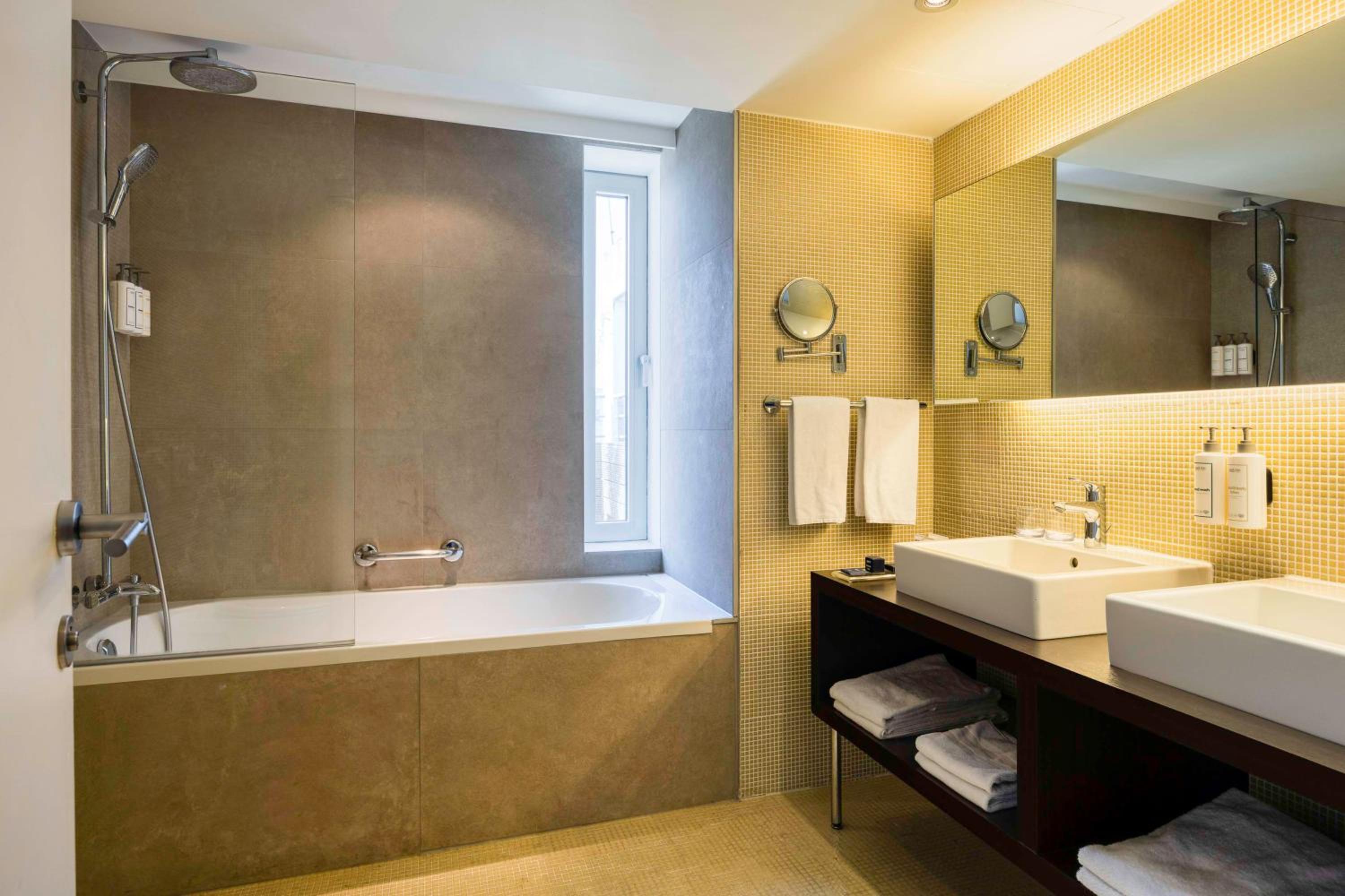 Junior Suite with Terrace - Photo 2