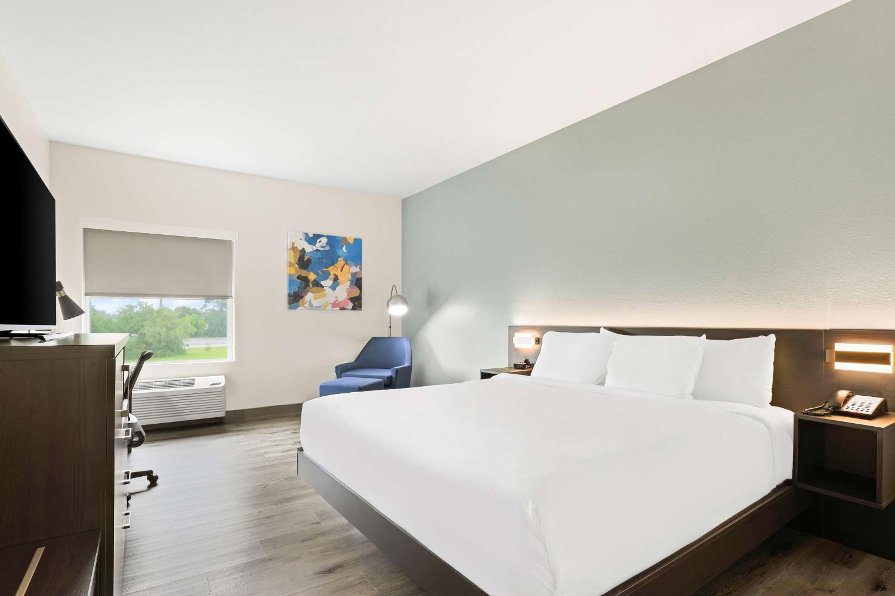 King Room - Non-Smoking - Photo 1