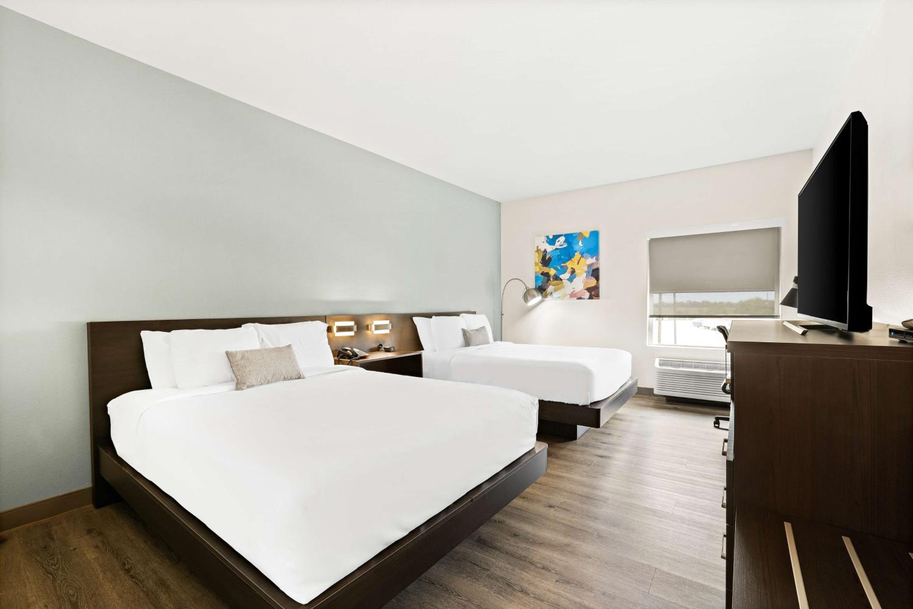 Queen Room - Non-Smoking photo 1