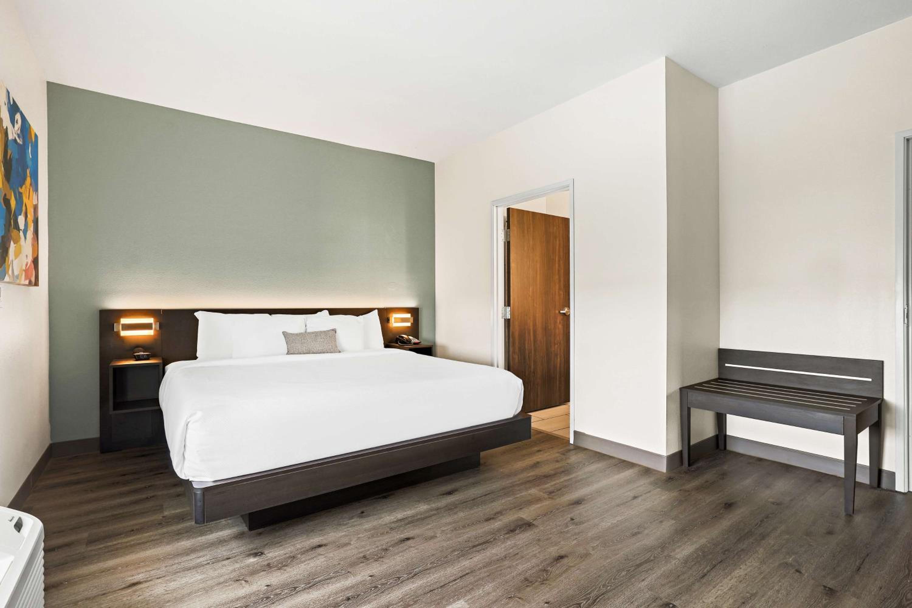 One-Bedroom King Suite with Sofa Bed - Non-Smoking - Photo 1