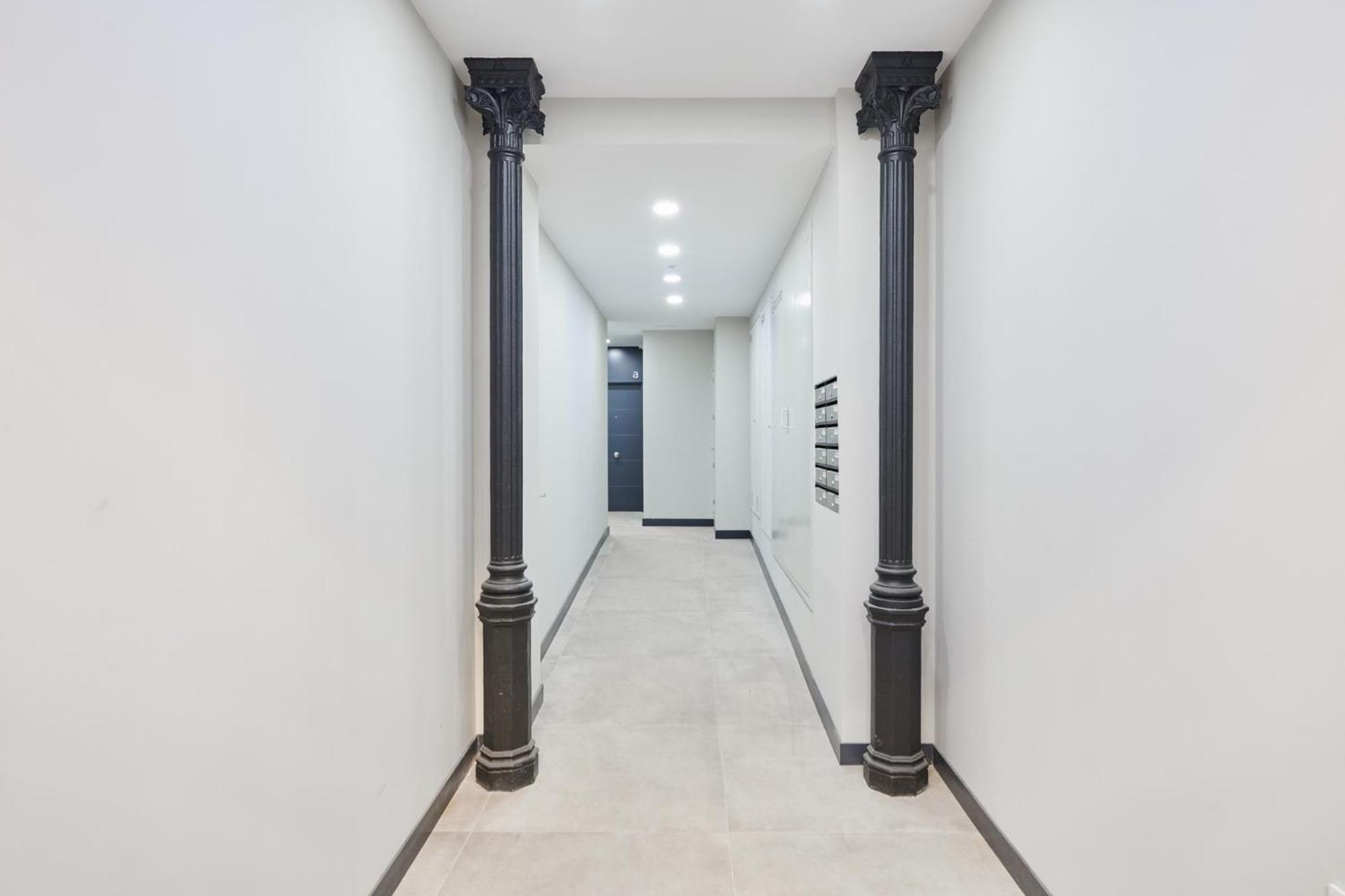 One-Bedroom Apartment with Terrace XIV photo 3
