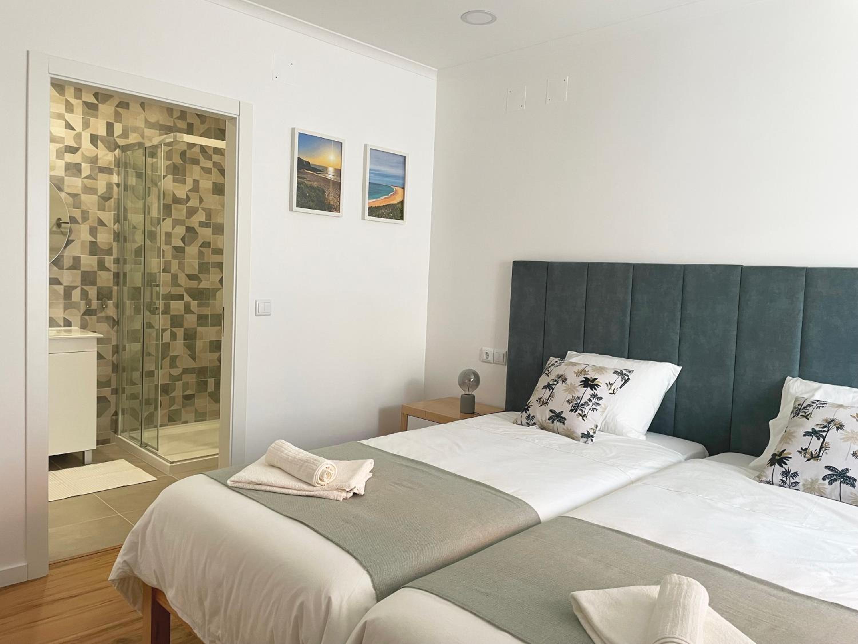 Double or Twin Room with Private Bathroom photo 2