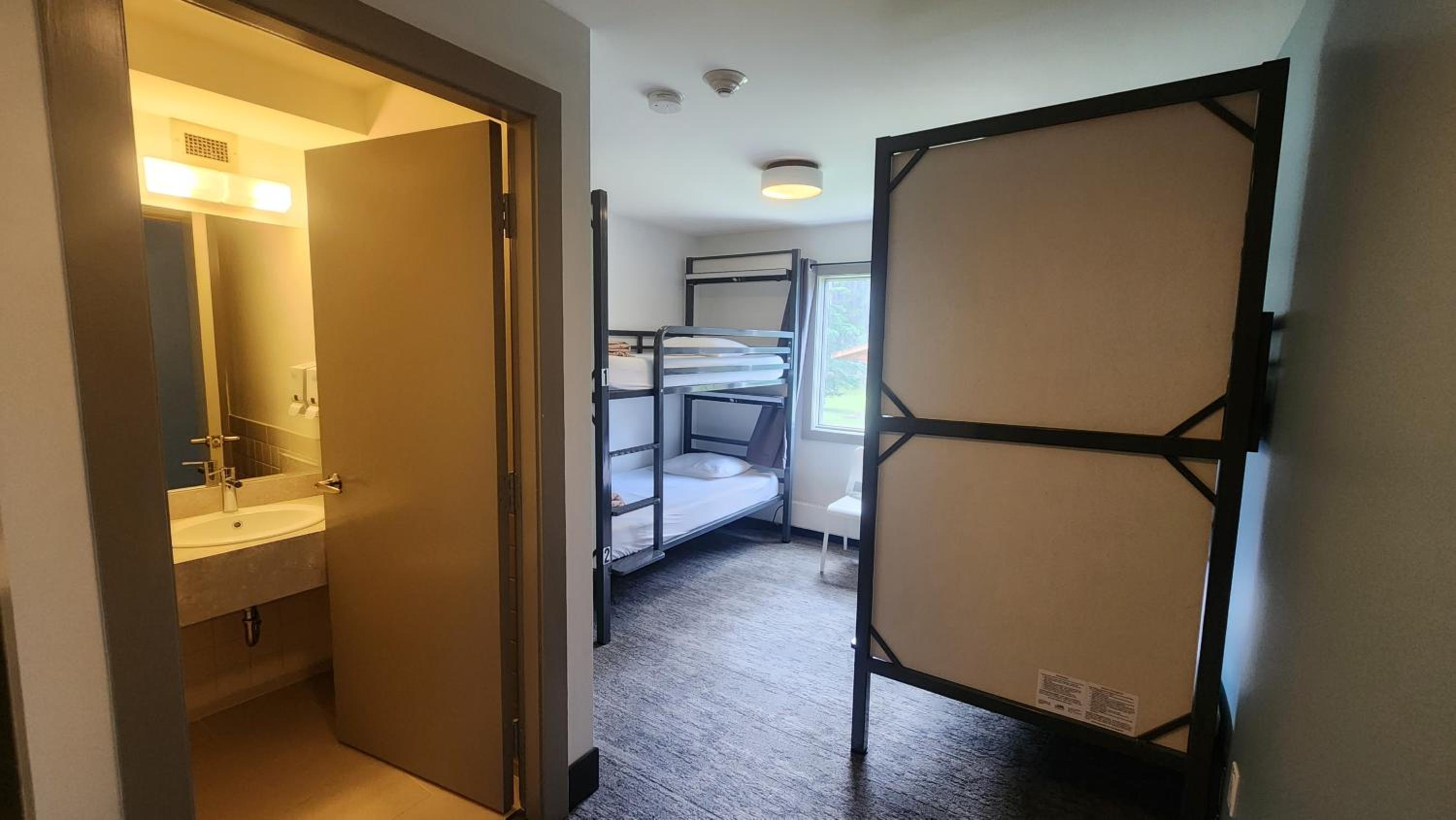Bed In 4 Or 5 -Bed Male Dormitory Room photo 2