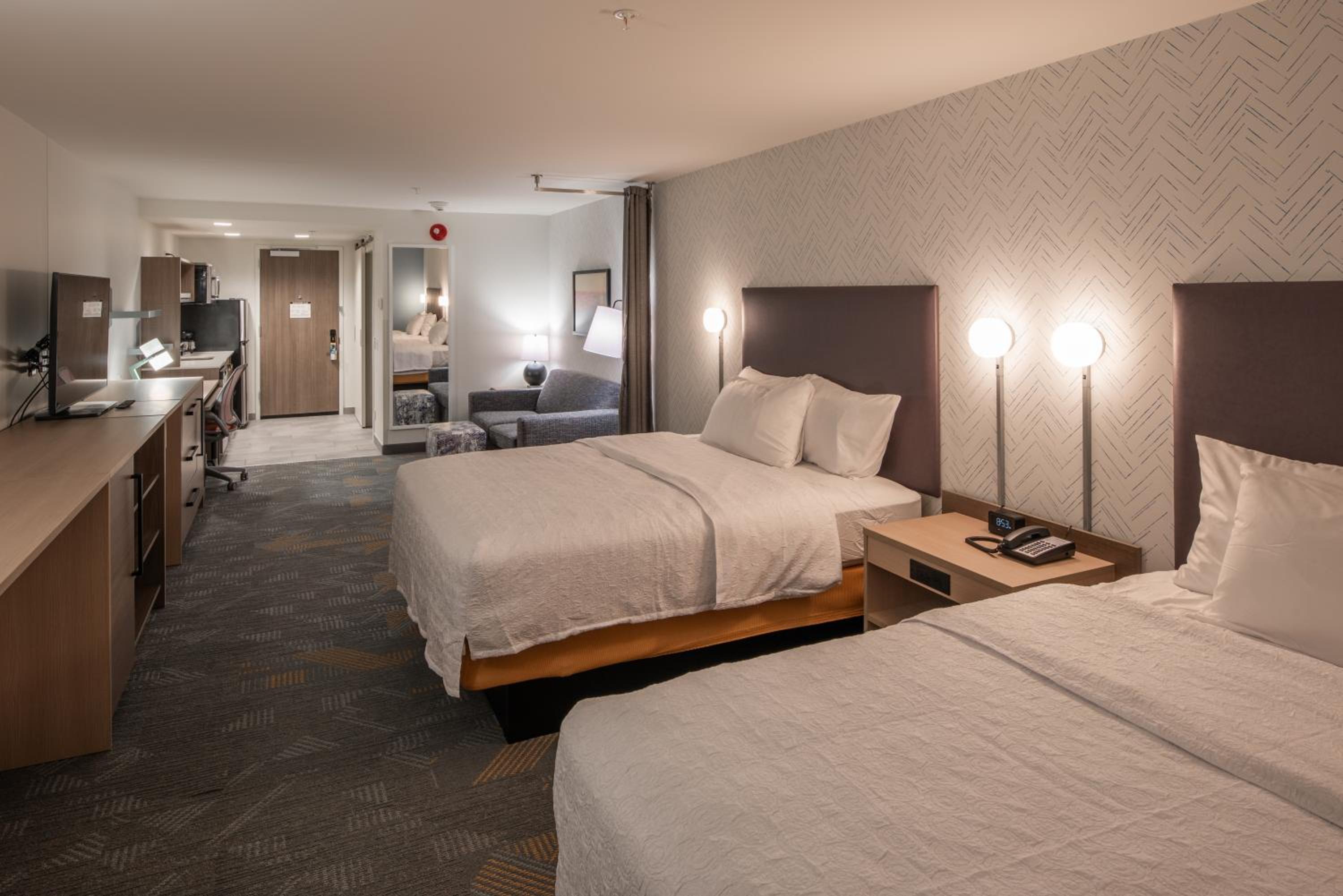 Studio Suite with Two Queen Beds - Photo 6