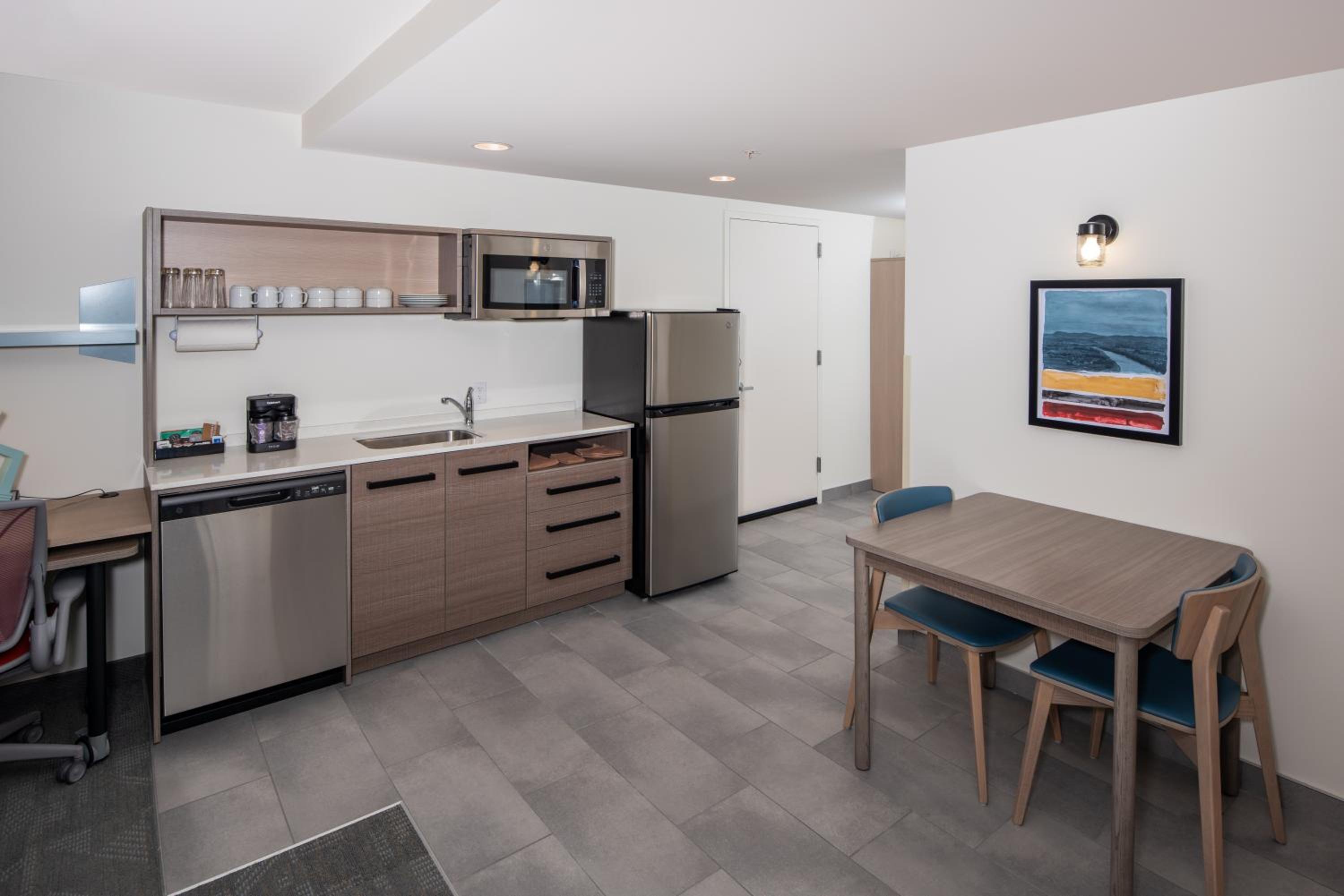 One-Bedroom King Suite - Photo 8