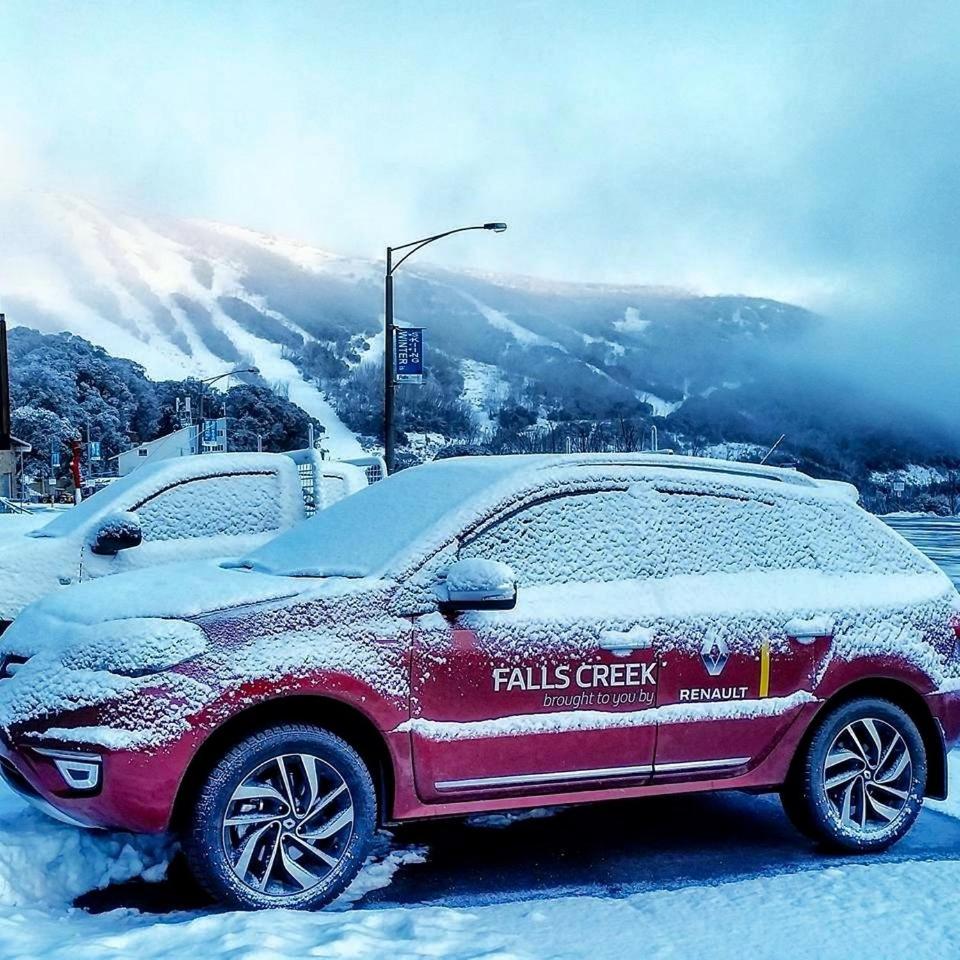 Glasshouse chalet with spa bath photo 2