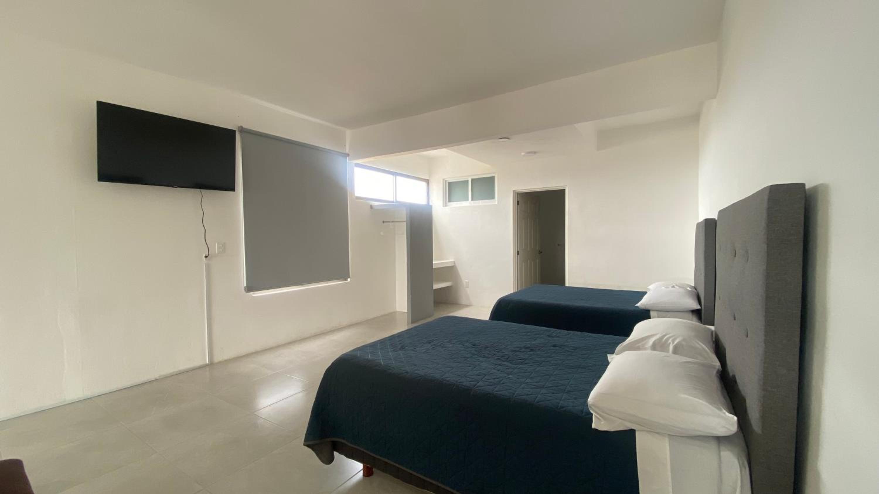 Six-Bedroom House photo 1