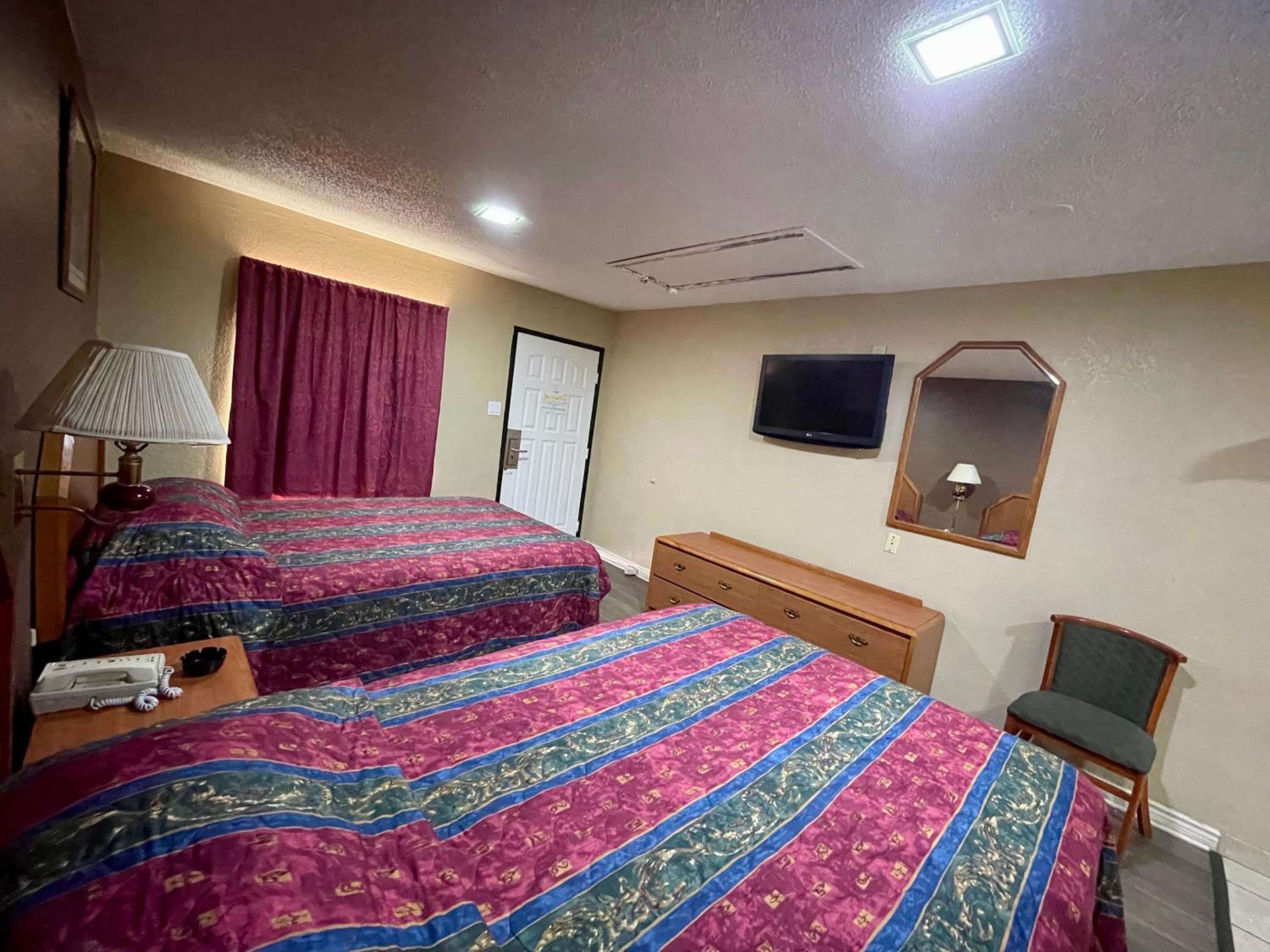 2 Queen Beds Non-Smoking - Photo 2