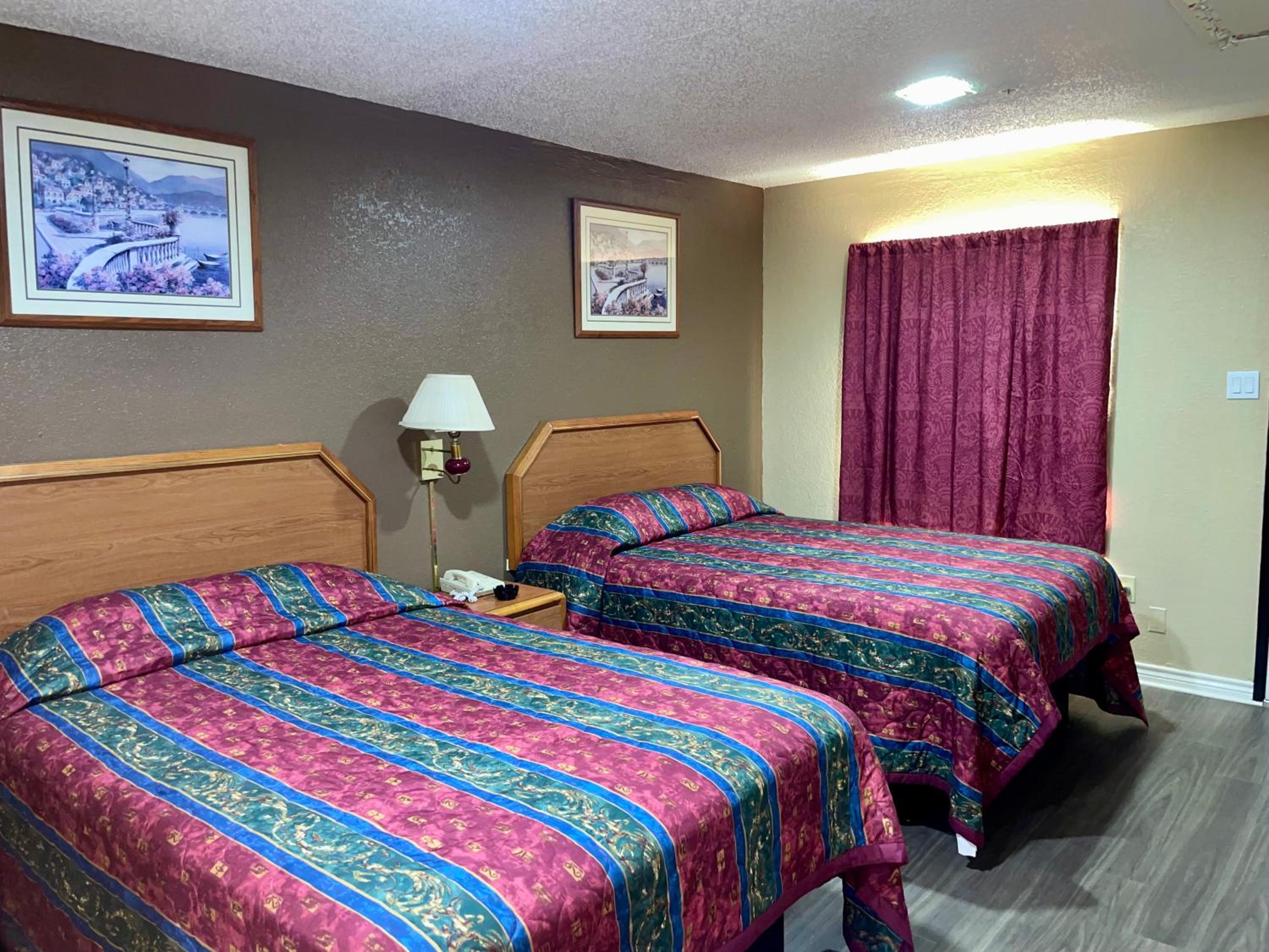 2 Queen Beds Non-Smoking - Photo 6