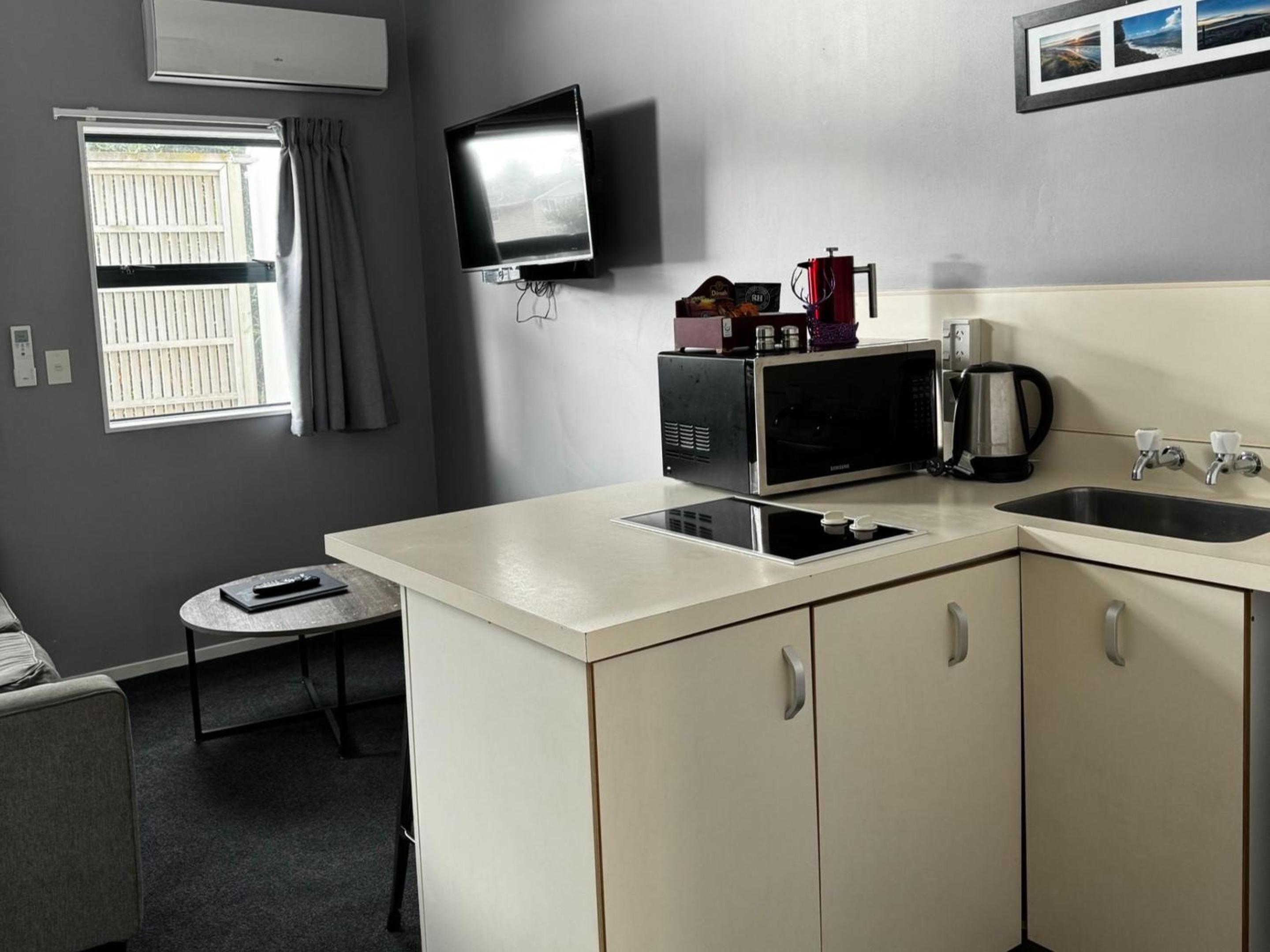 One-Bedroom Apartment - Photo 5