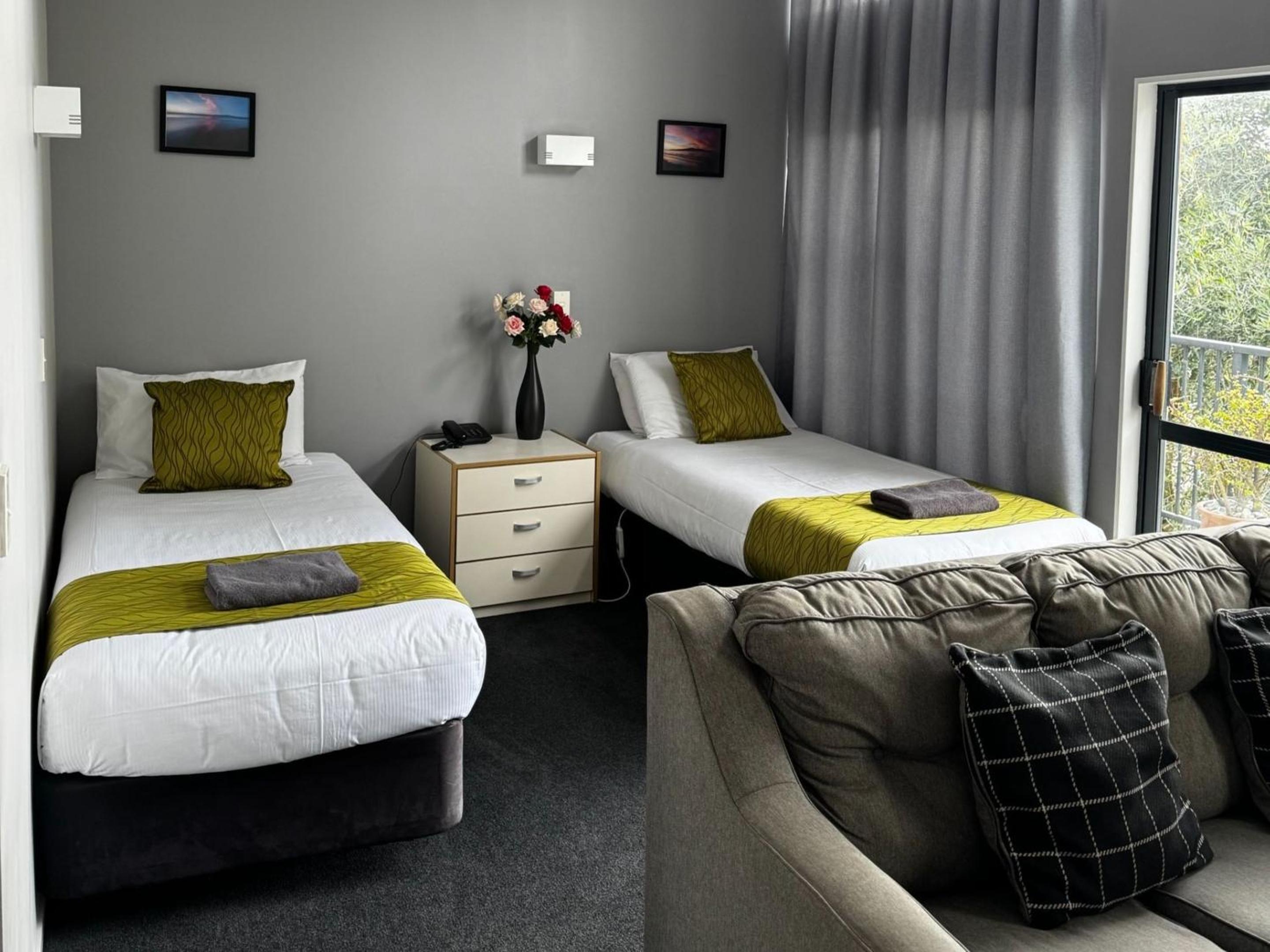 One-Bedroom Apartment - Photo 4