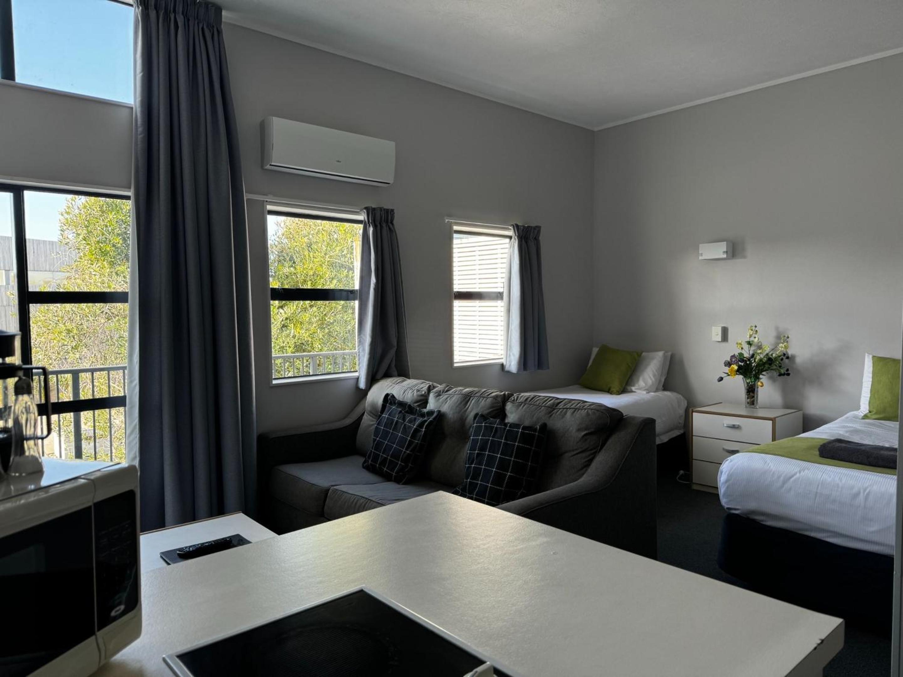 One-Bedroom Apartment - Photo 3