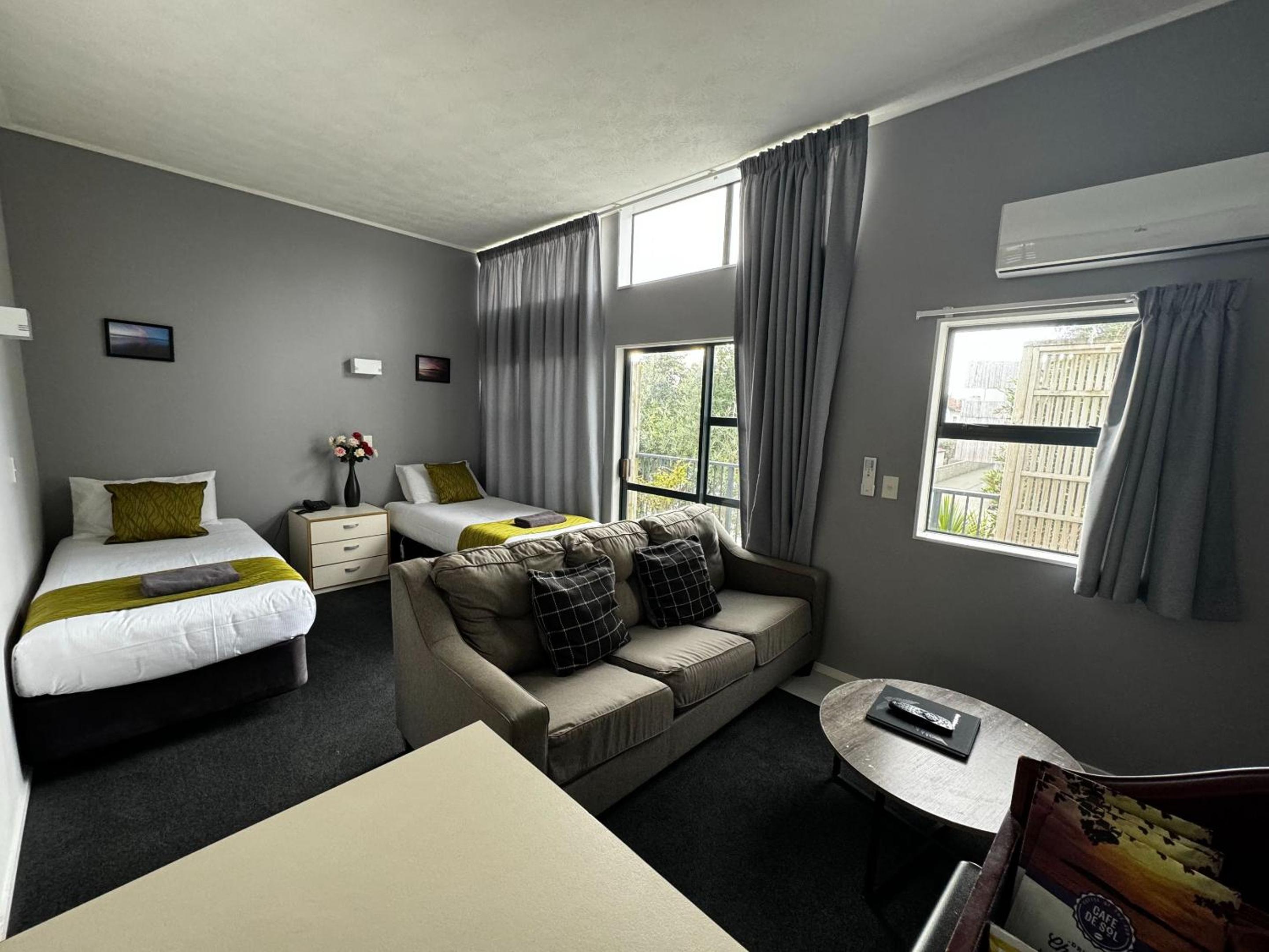 One-Bedroom Apartment - Photo 2