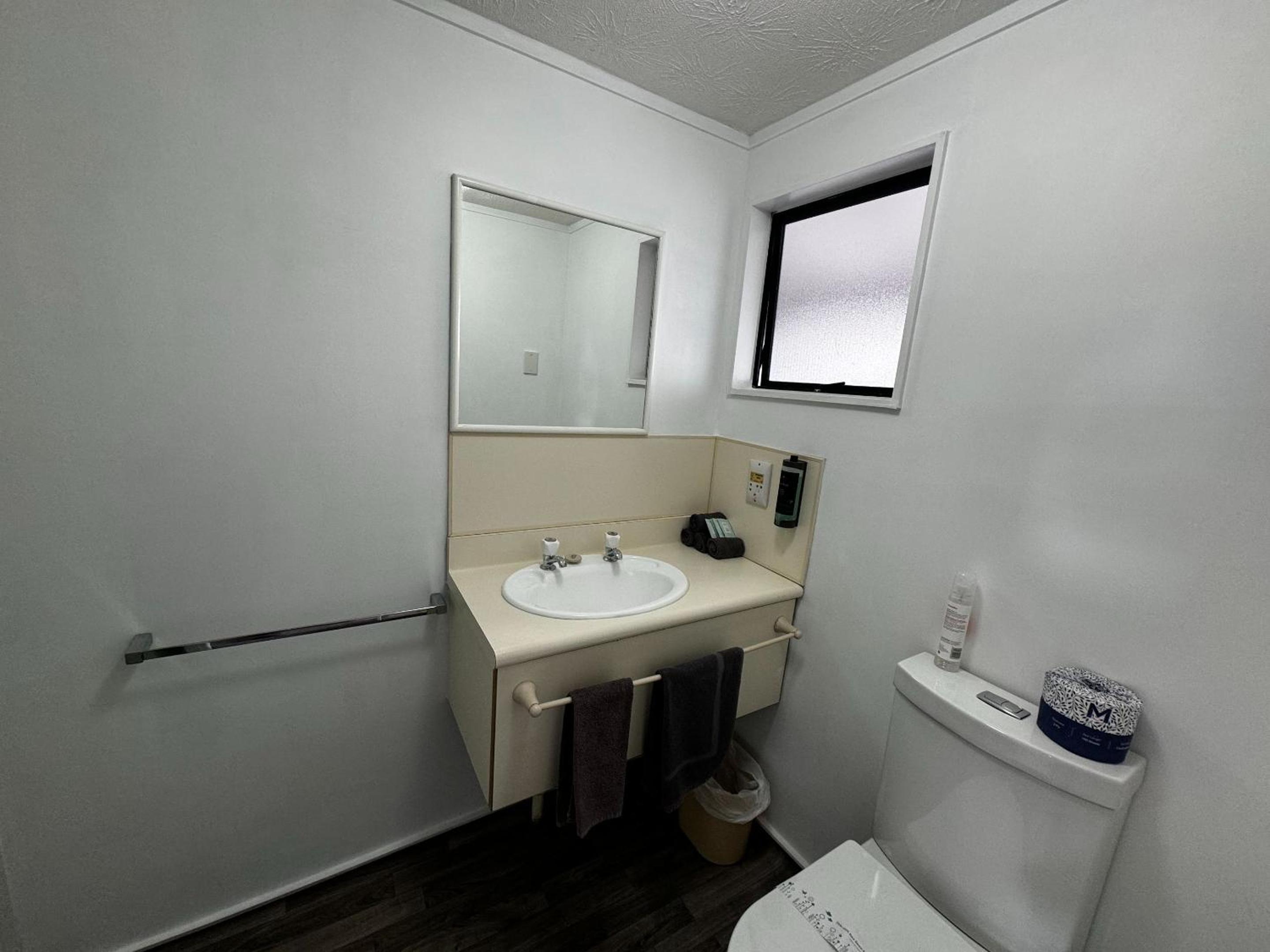 One-Bedroom Apartment - Photo 8