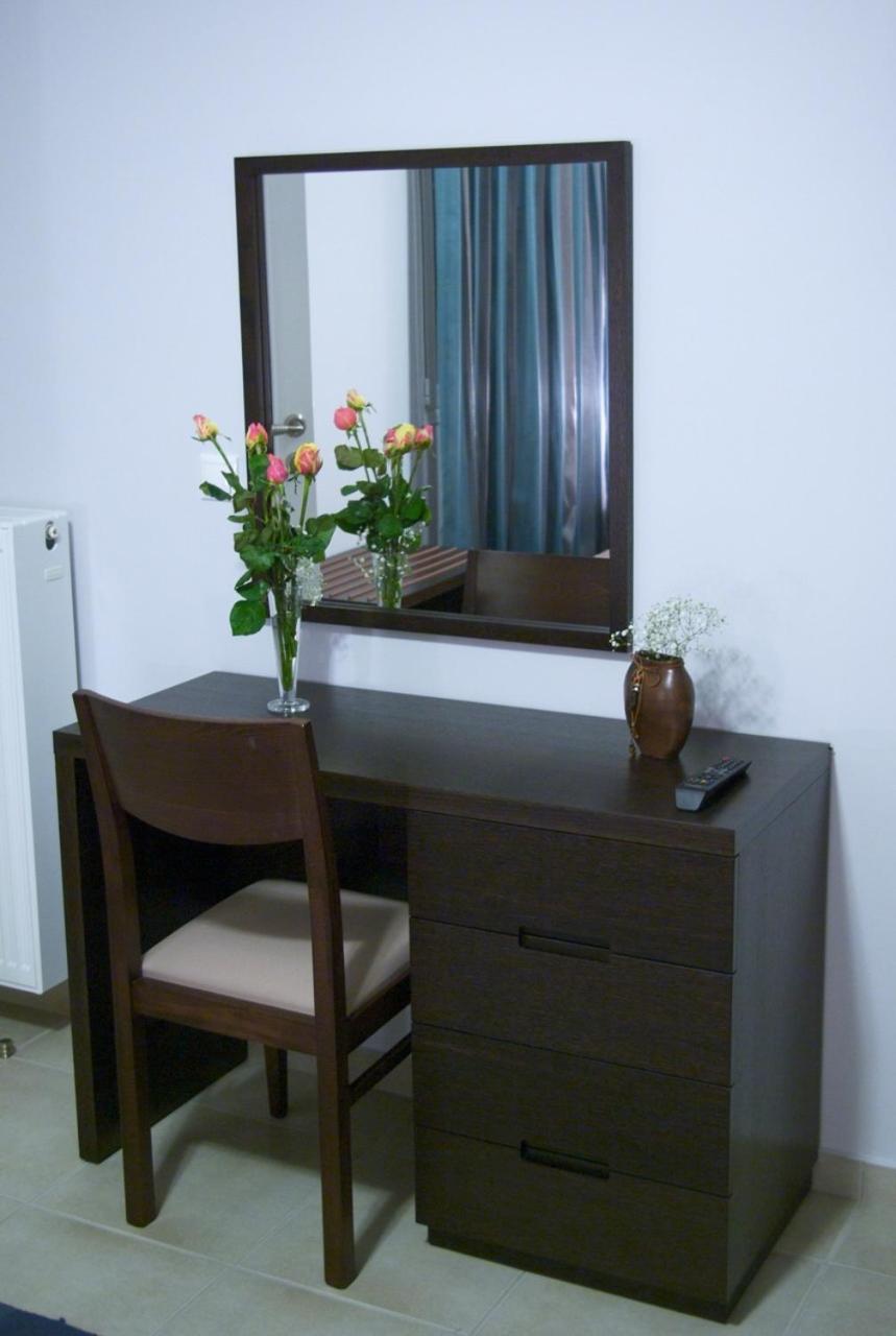 Deluxe Double Room (2 Adults + 1 Child) - Photo 4