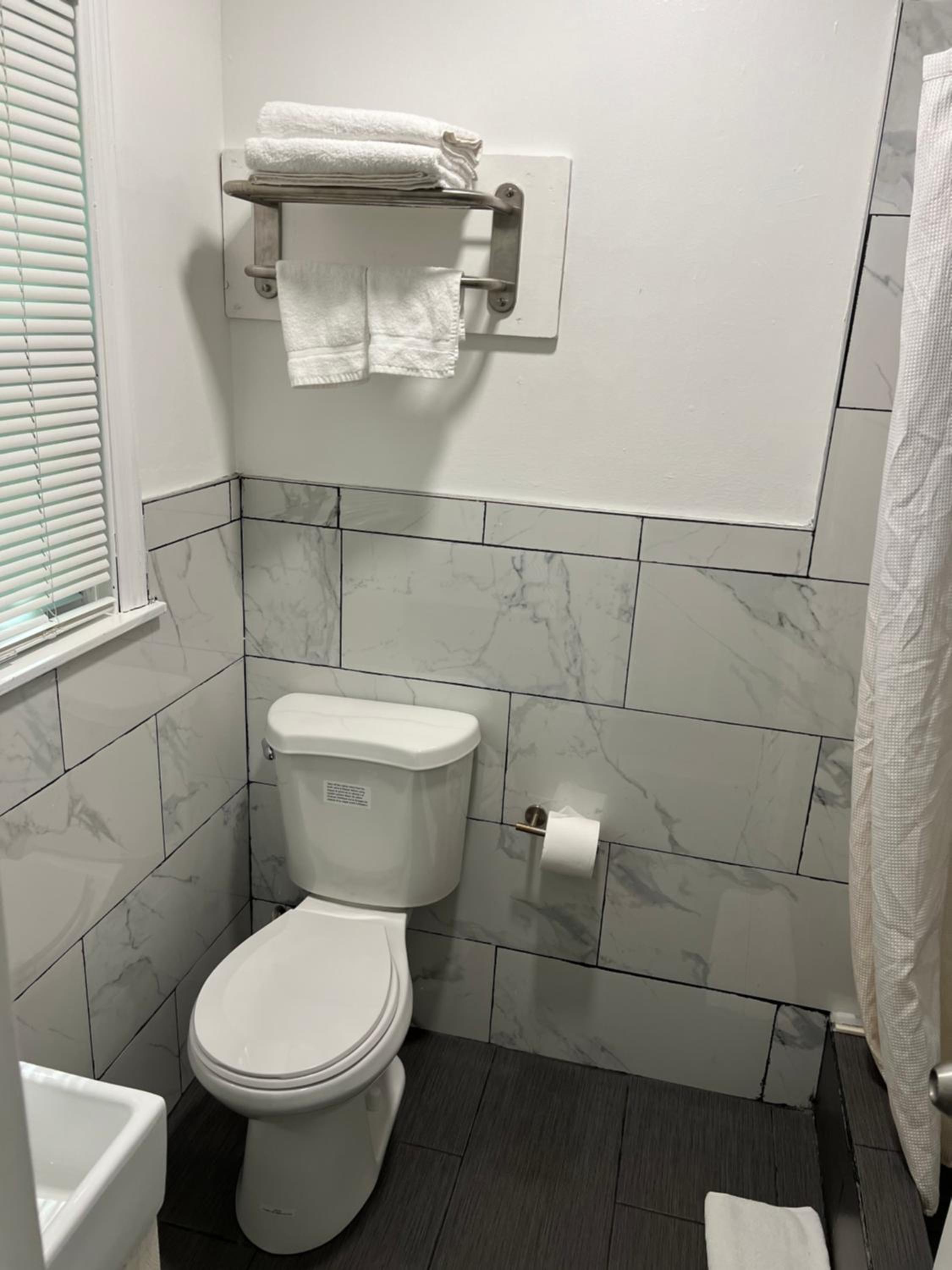 Double Room with One Queen Bed photo 2