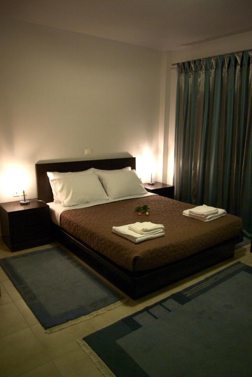 Deluxe Double Room (2 Adults + 1 Child) - Photo 3
