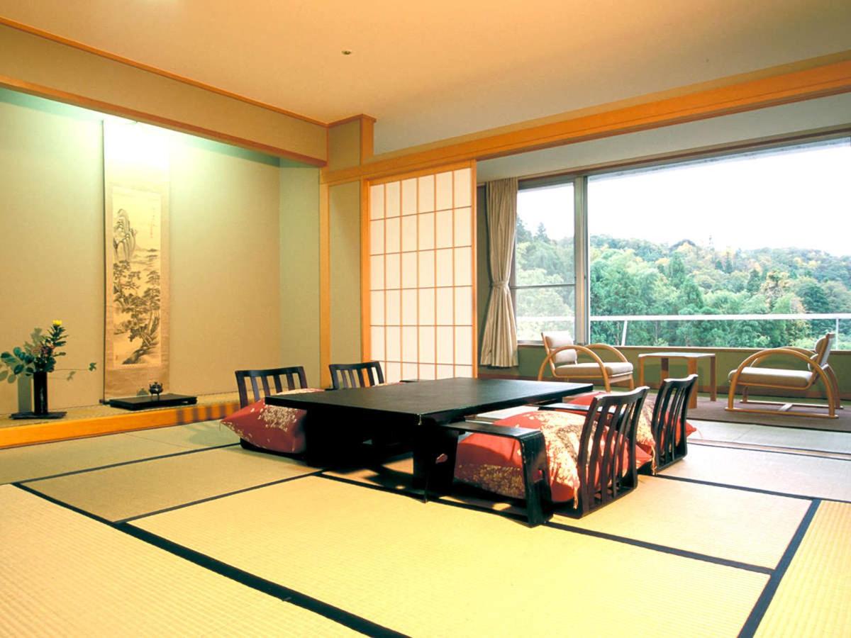 Twin Room with Japanese-Style Room - Smoking photo 1
