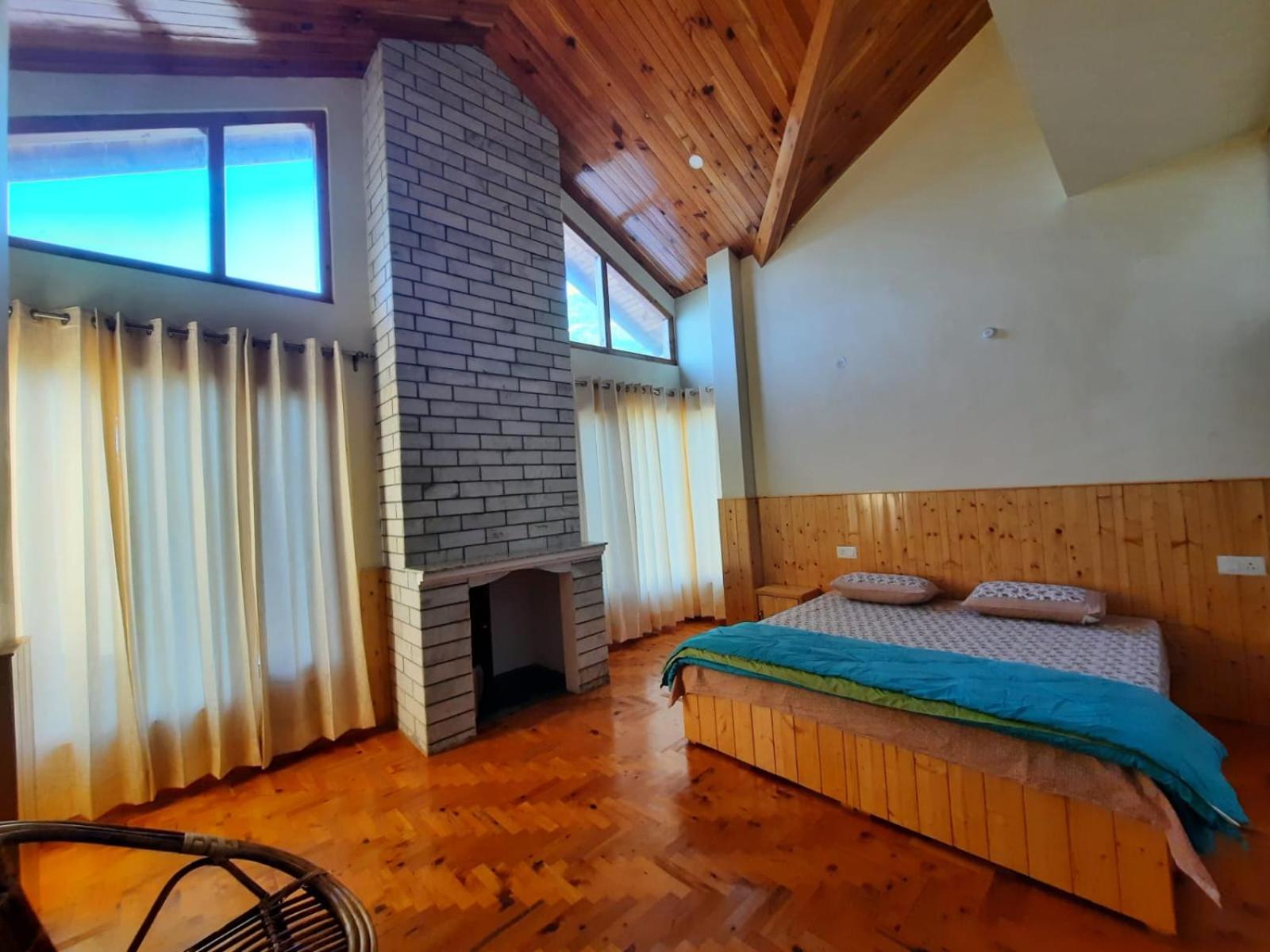Family Room with Private Bathroom photo 2
