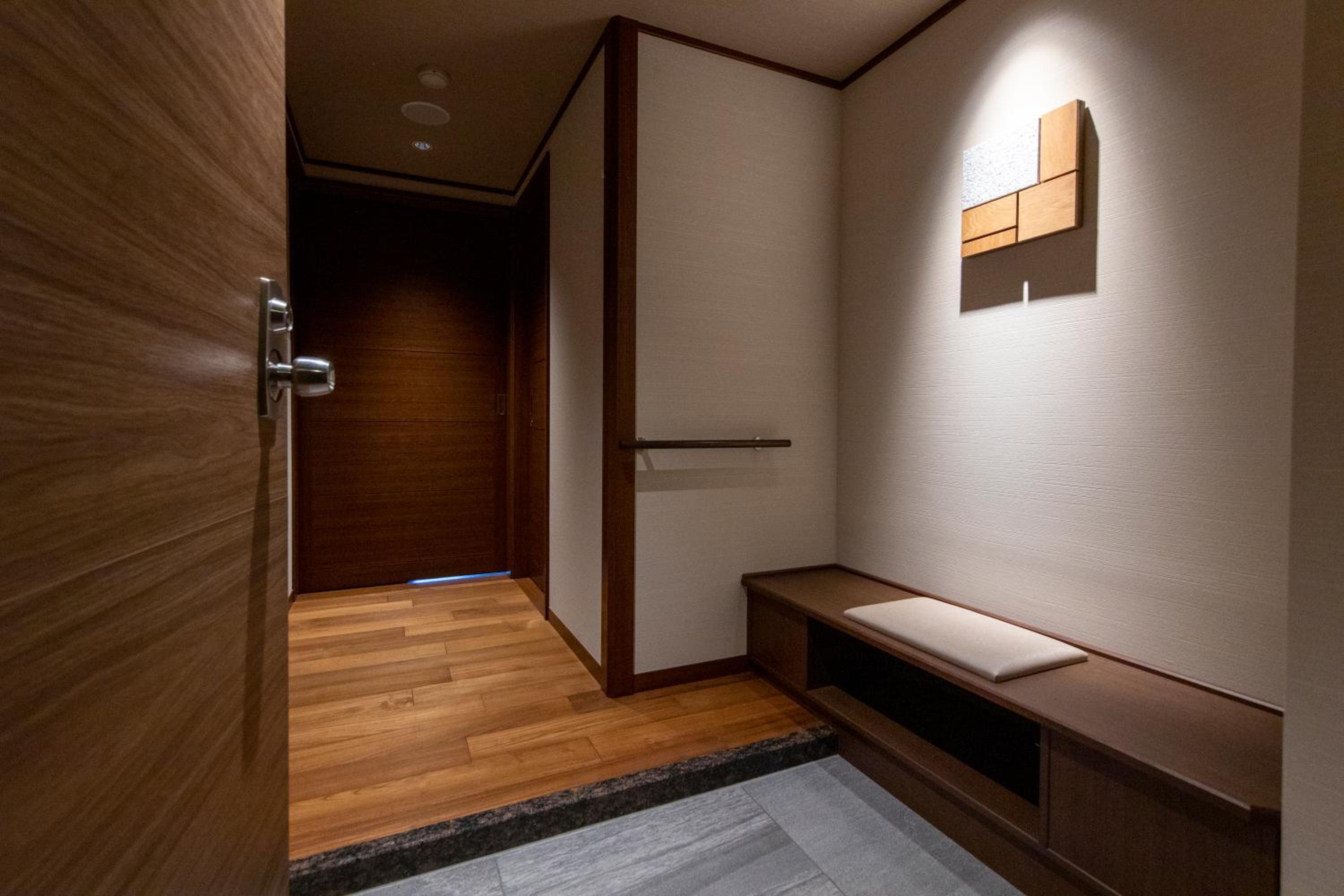 Japanese-Style Twin Room with Mt.Fuji View thumbnail 5