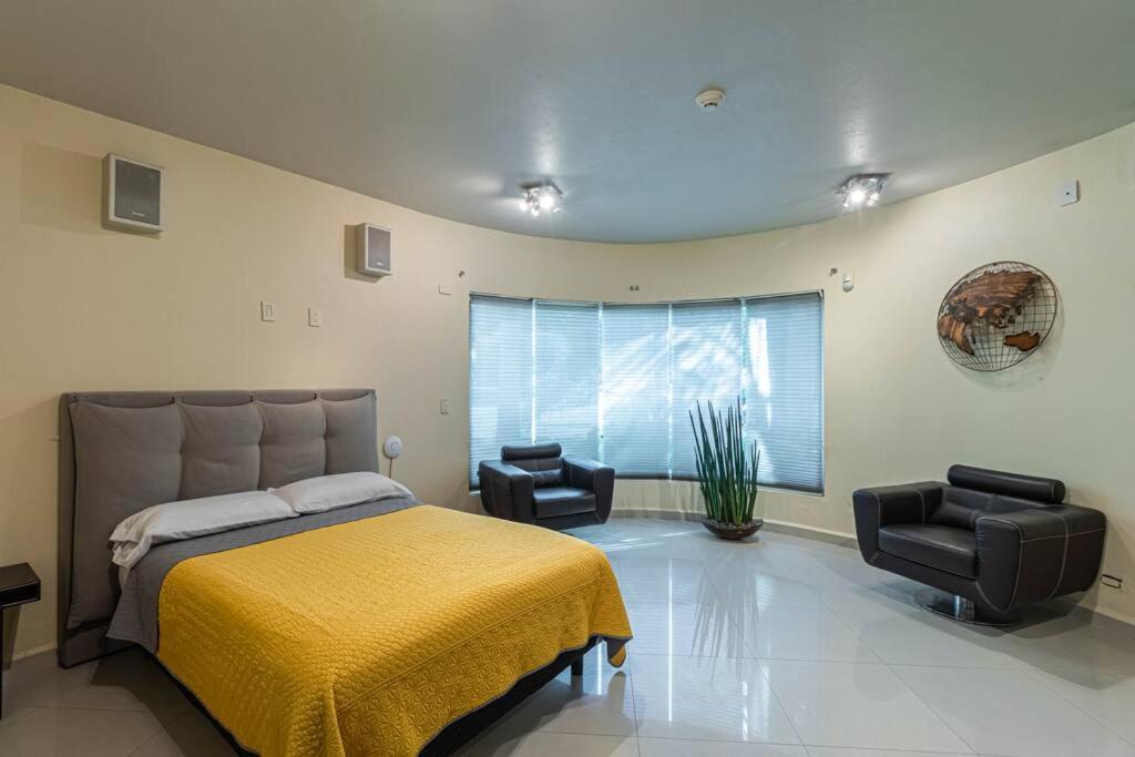 One-Bedroom House photo 1
