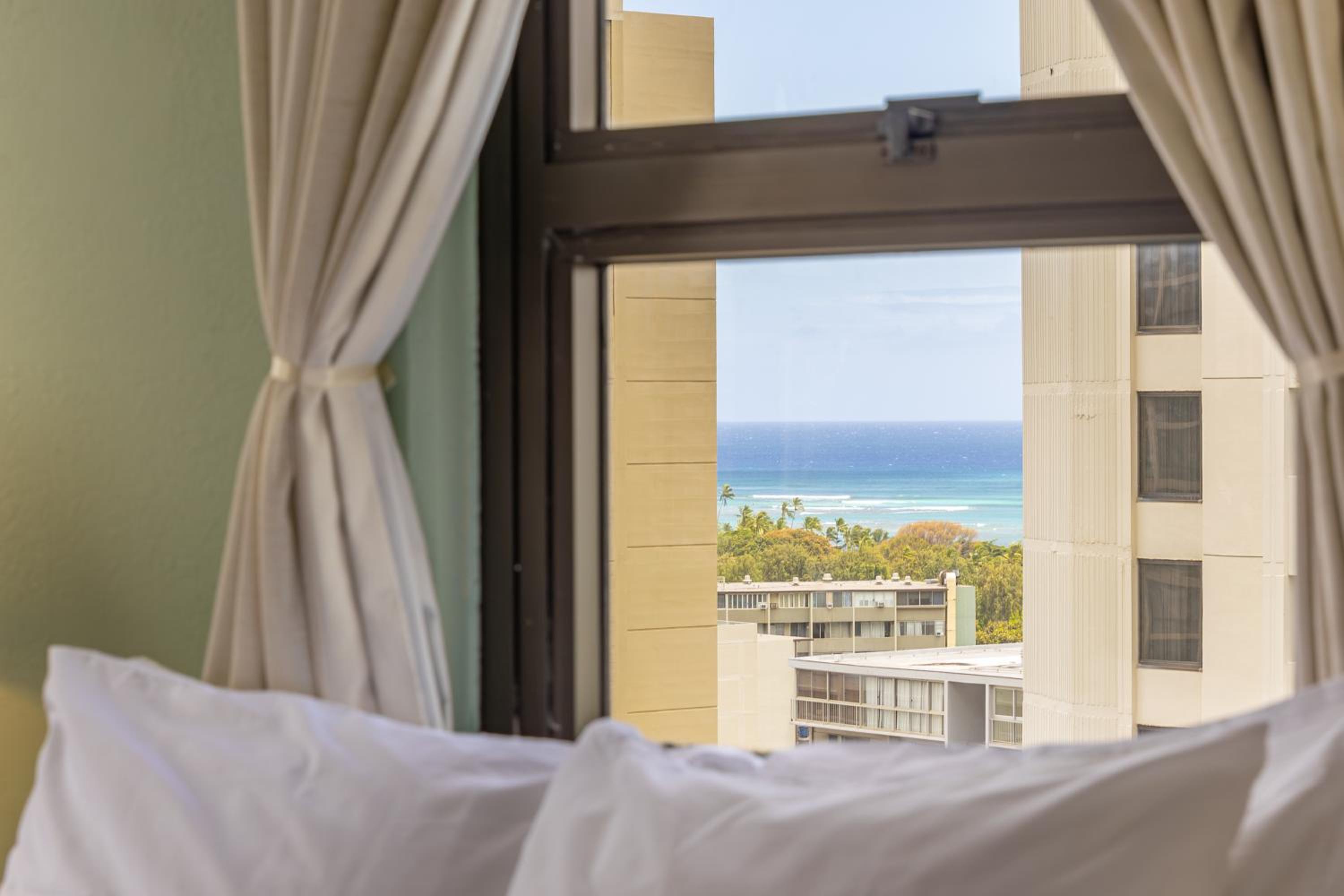 18FL Partial Ocean View, Close to Waikiki Beach: One-Bedroom Apartment photo