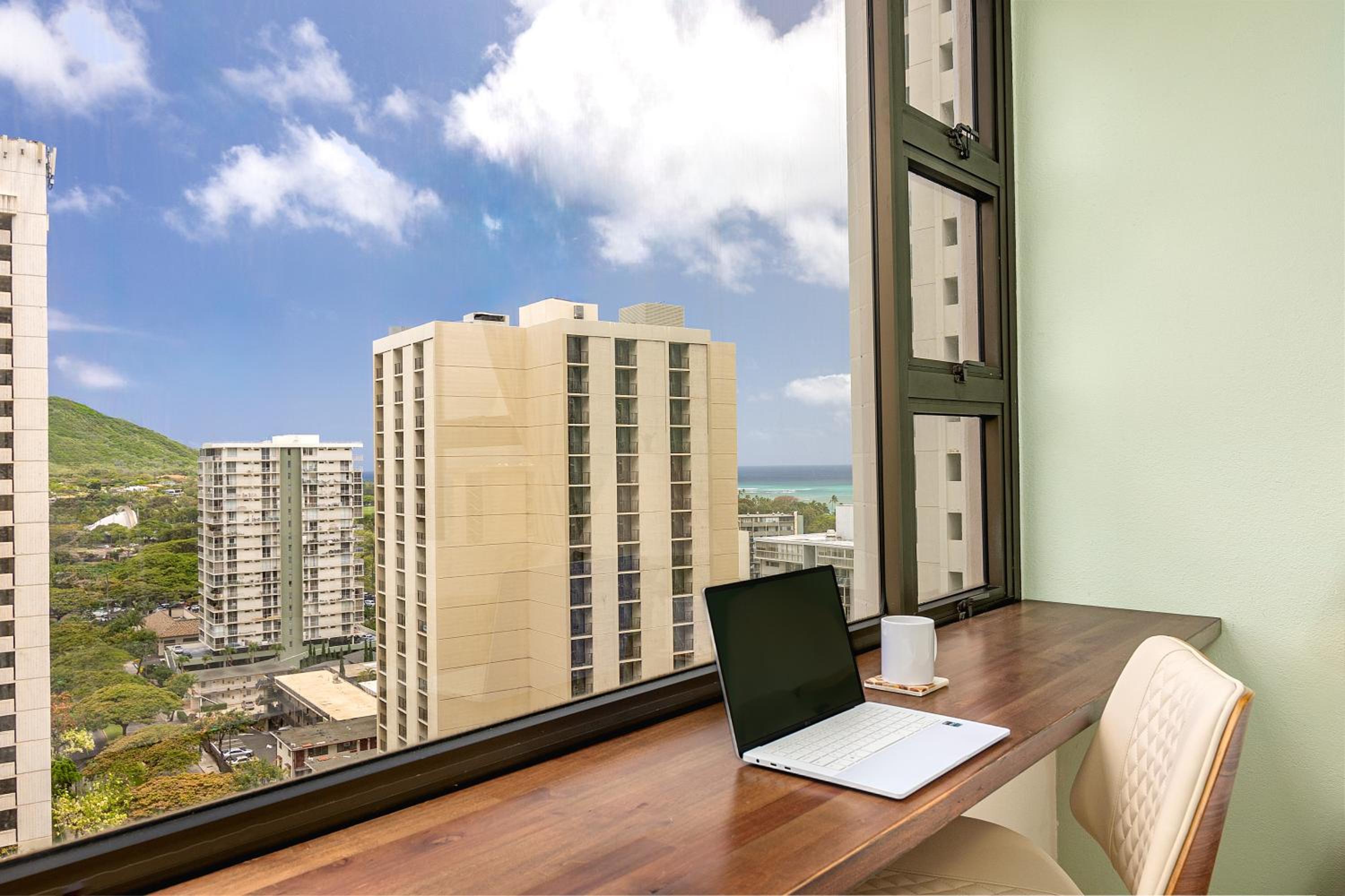 18FL Partial Ocean View, Close to Waikiki Beach: One-Bedroom Apartment photo