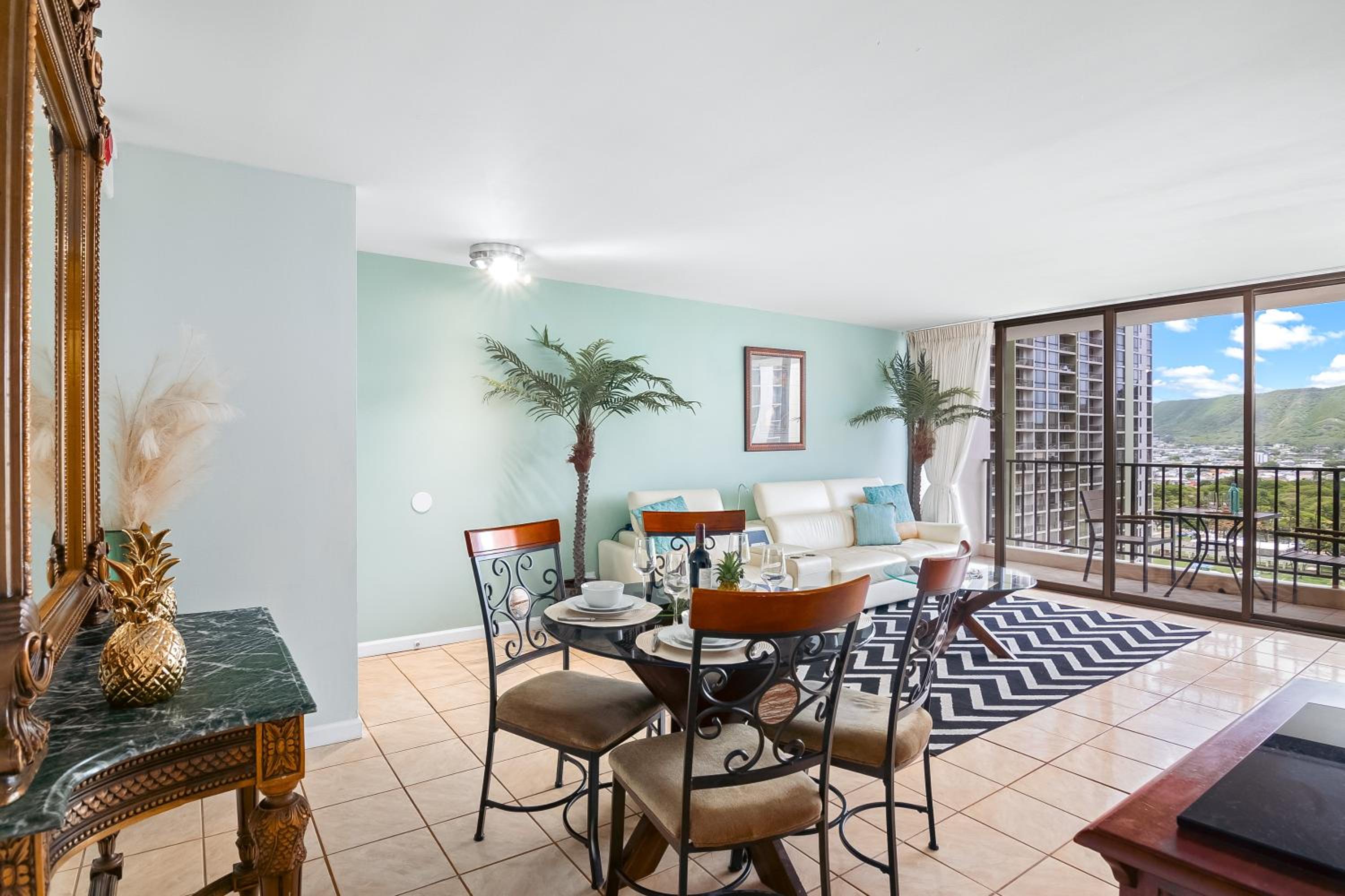18FL Partial Ocean View, Close to Waikiki Beach: One-Bedroom Apartment photo