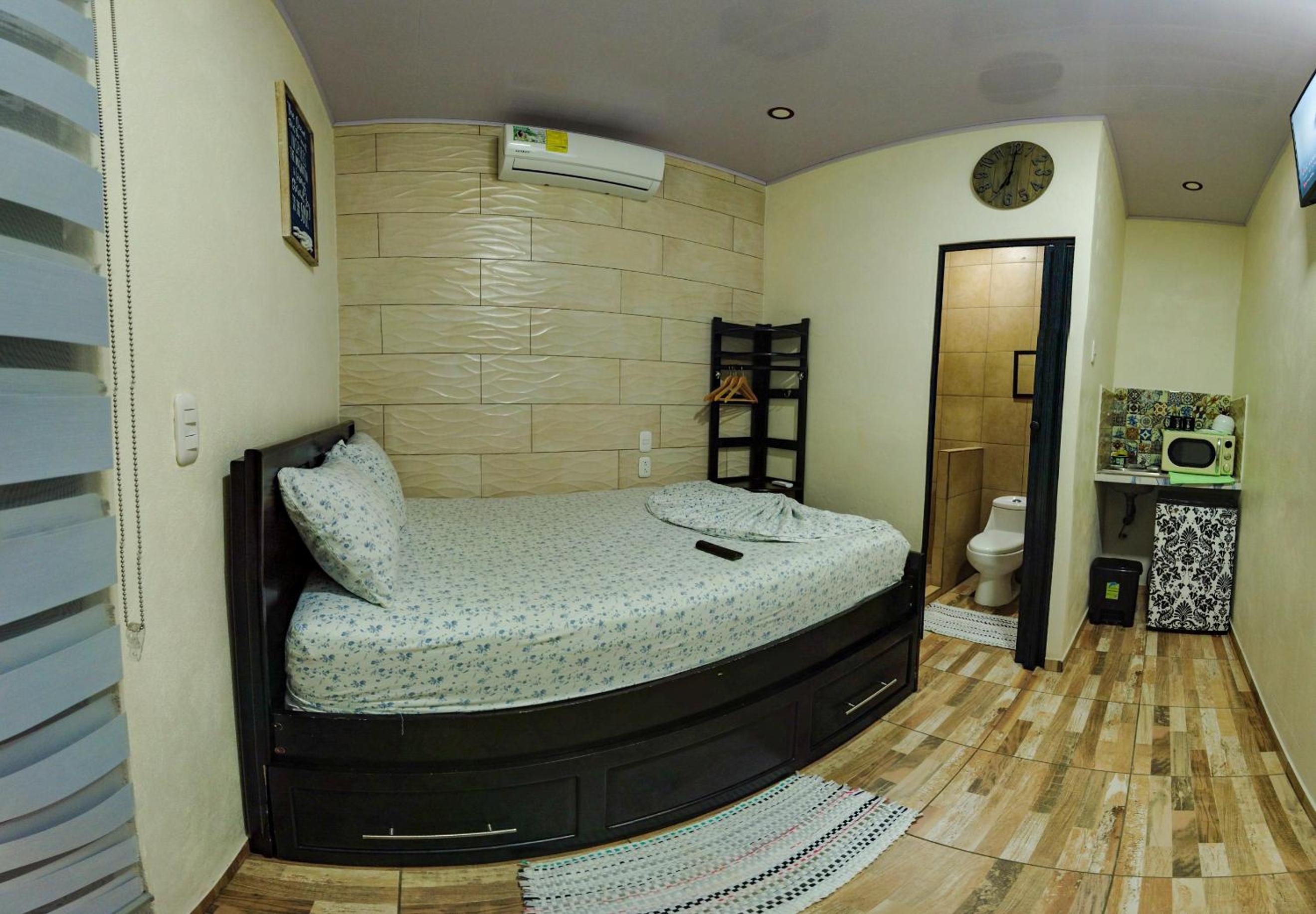 One-Bedroom Apartment photo 1