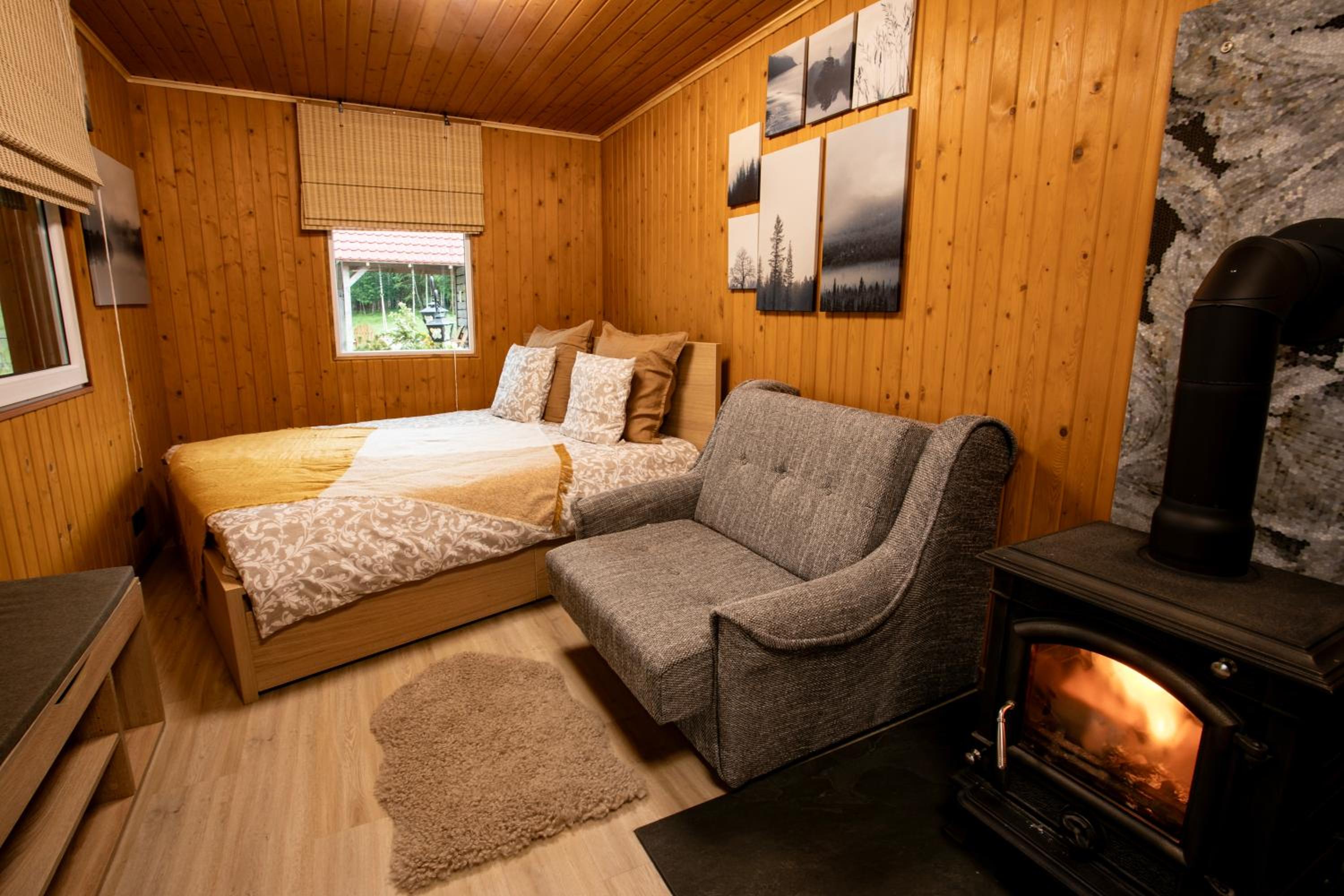 One-Bedroom House photo 1