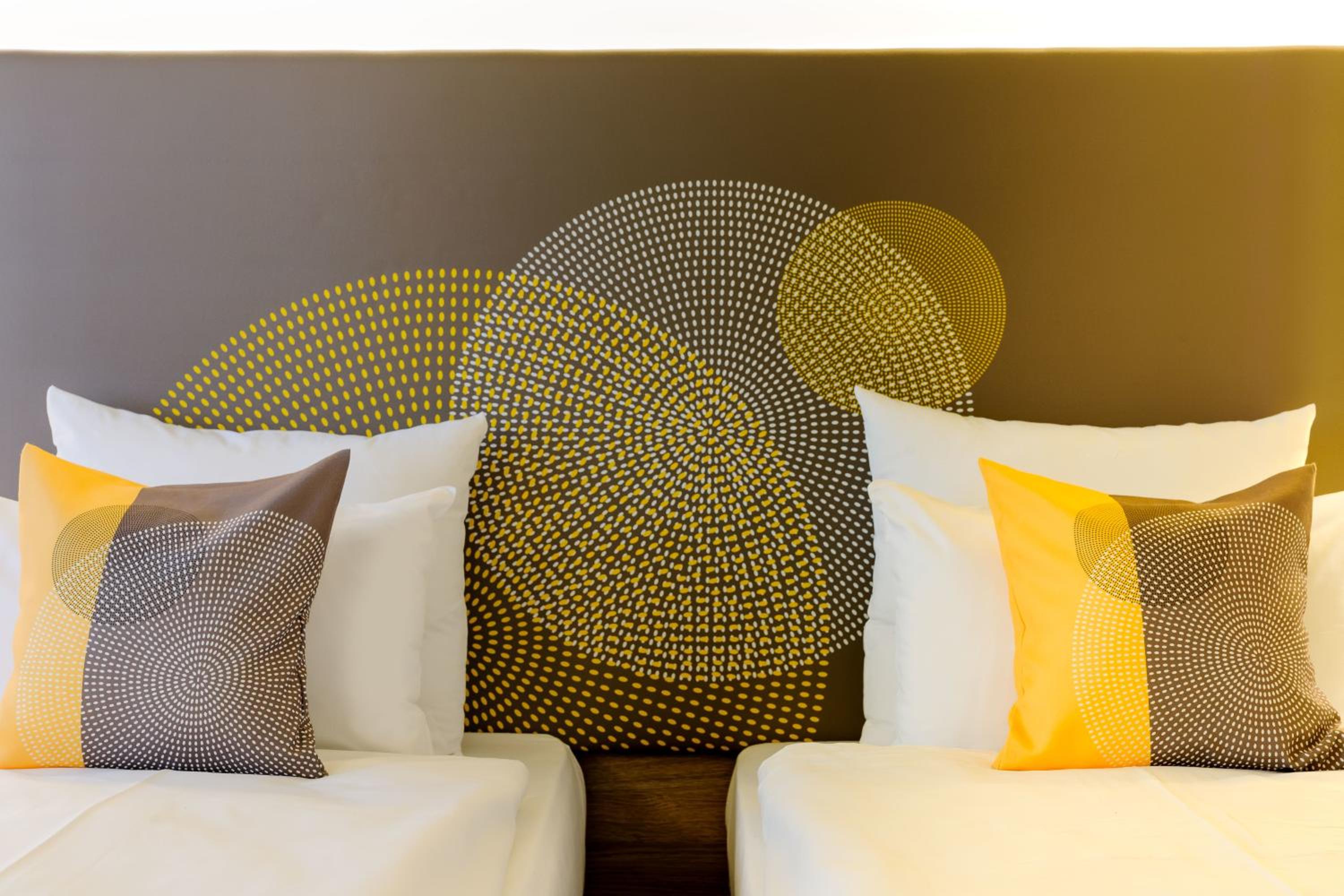 Standard Twin Room - Photo 3