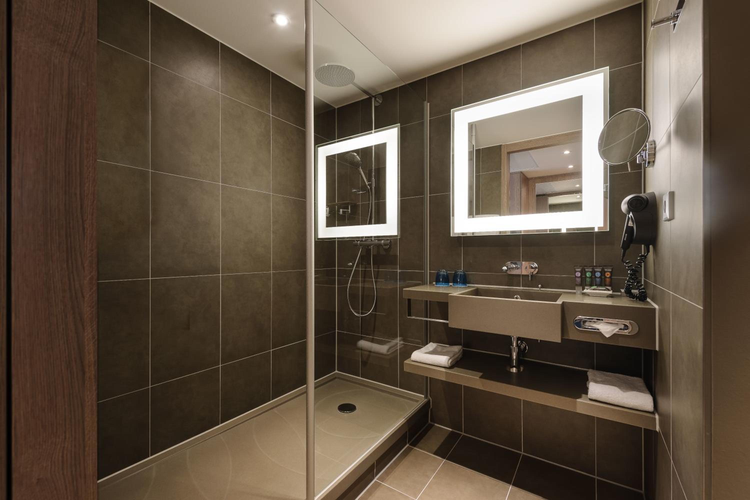 Standard Business Double Room - Photo 4