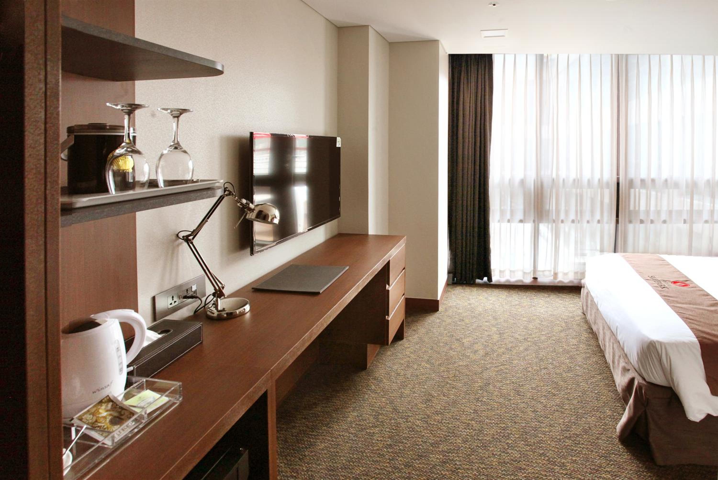 Standard Double Room with High floor assigned (17F~) & City View  photo 1