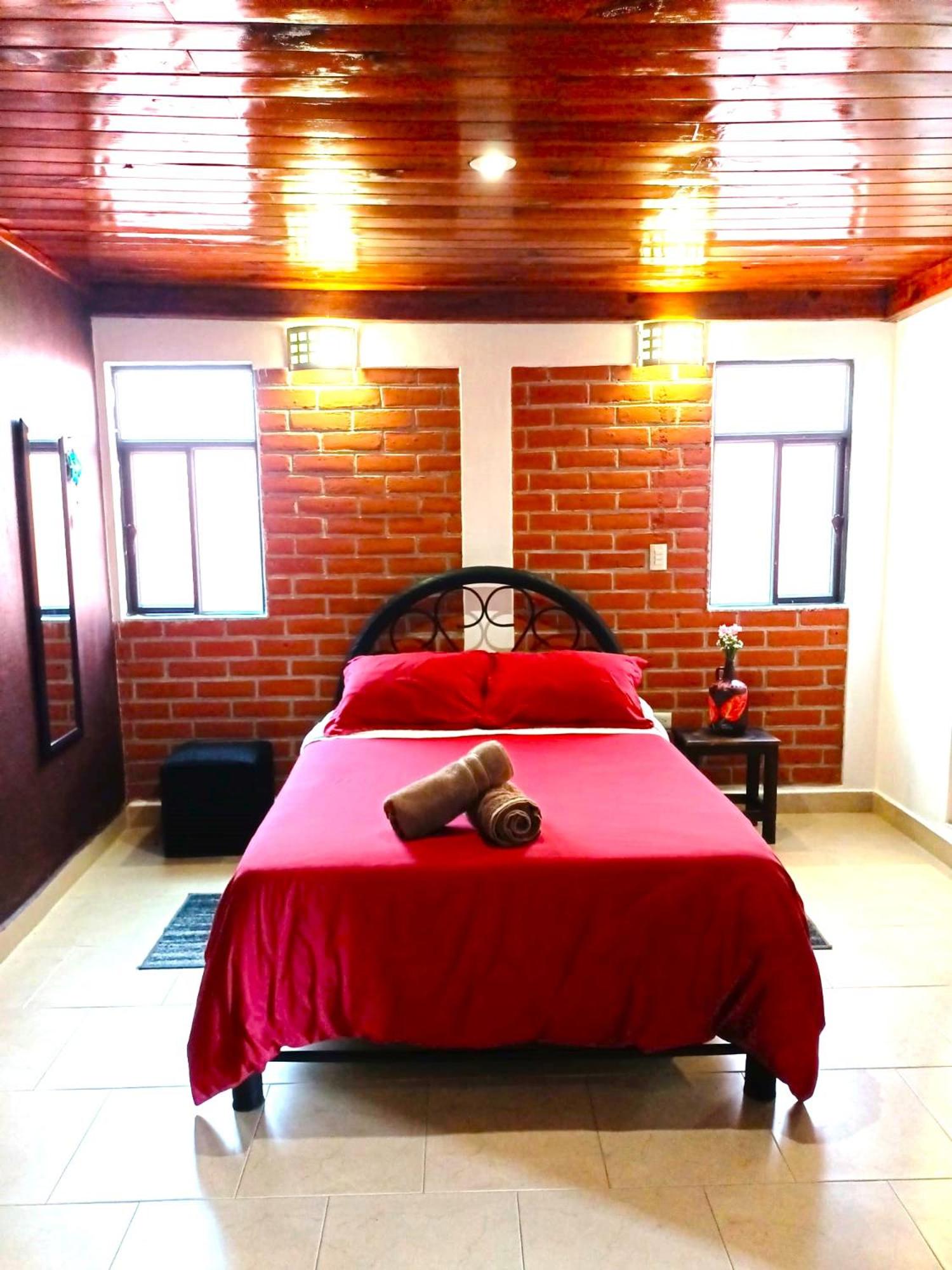 Large Double Room - Photo 1